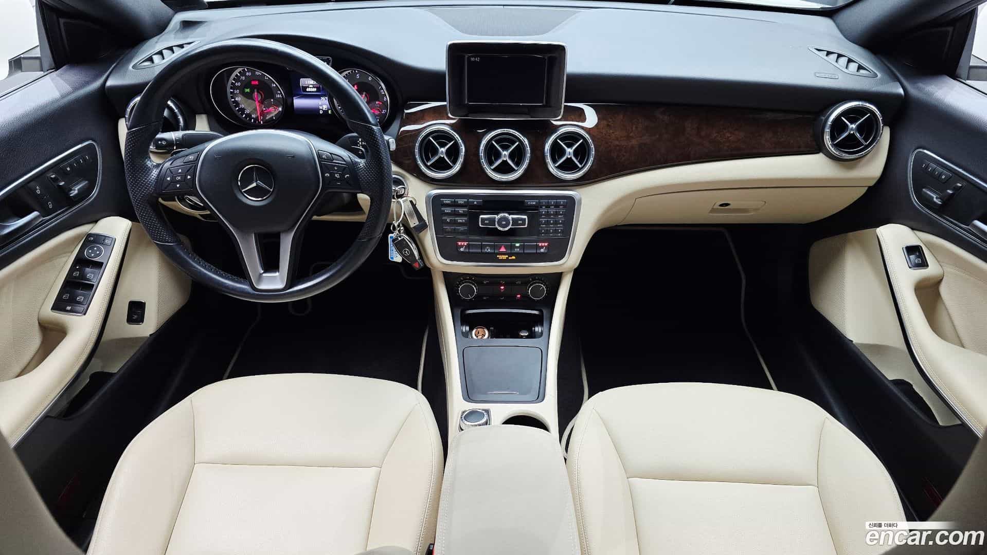 CLA-Class Mercedes-Benz 2014.11-INNER-007