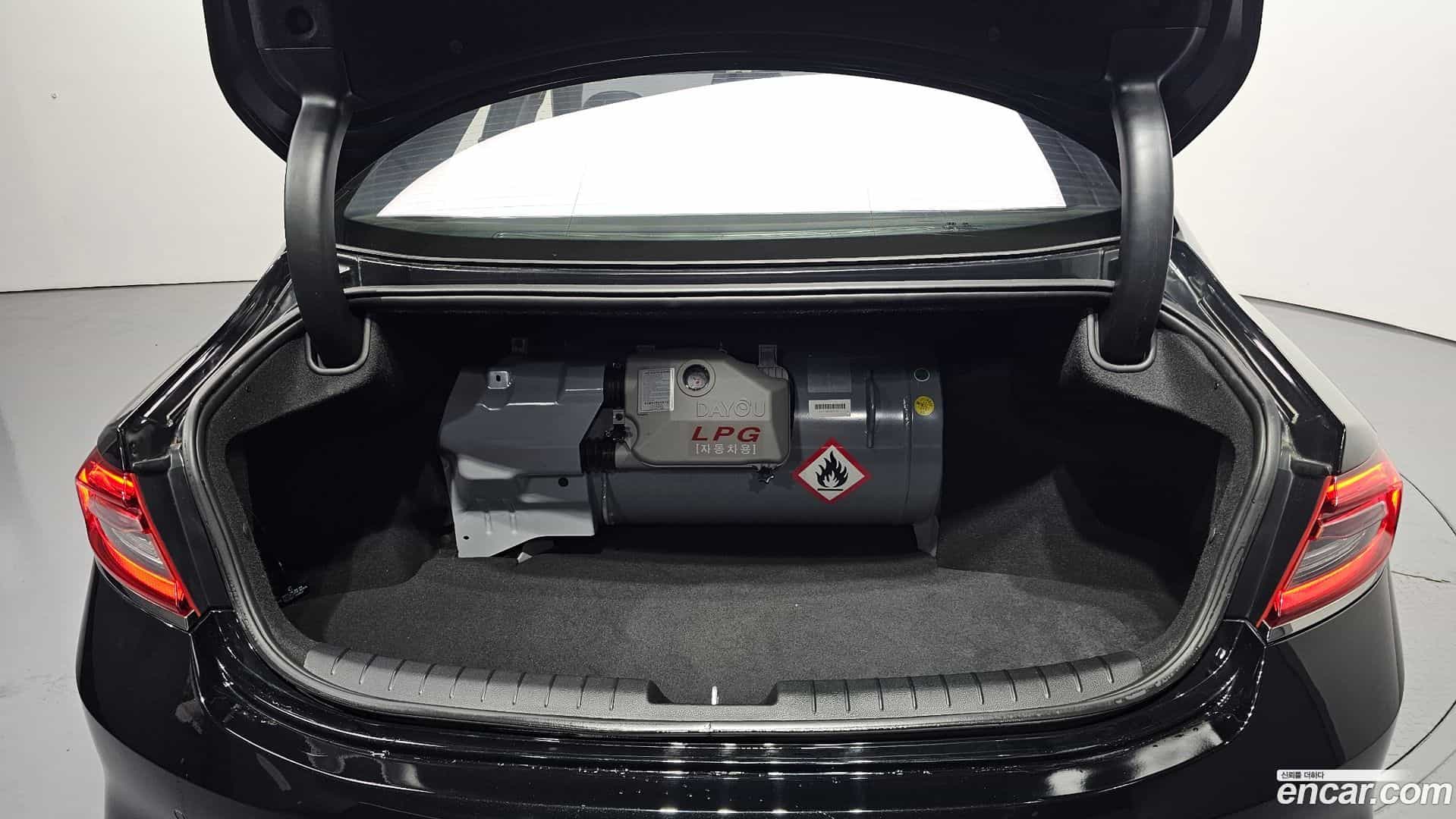 Grandeur Hyundai 2017.8-OPTION-024