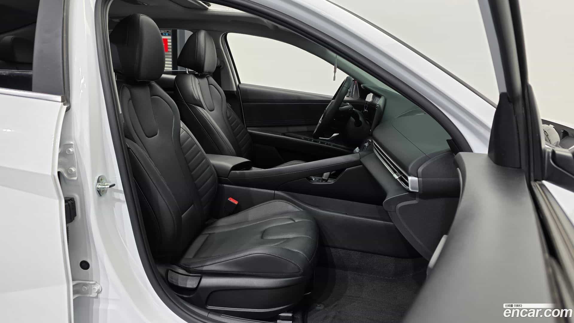 AVANTE Hyundai 2022.0-OPTION-015