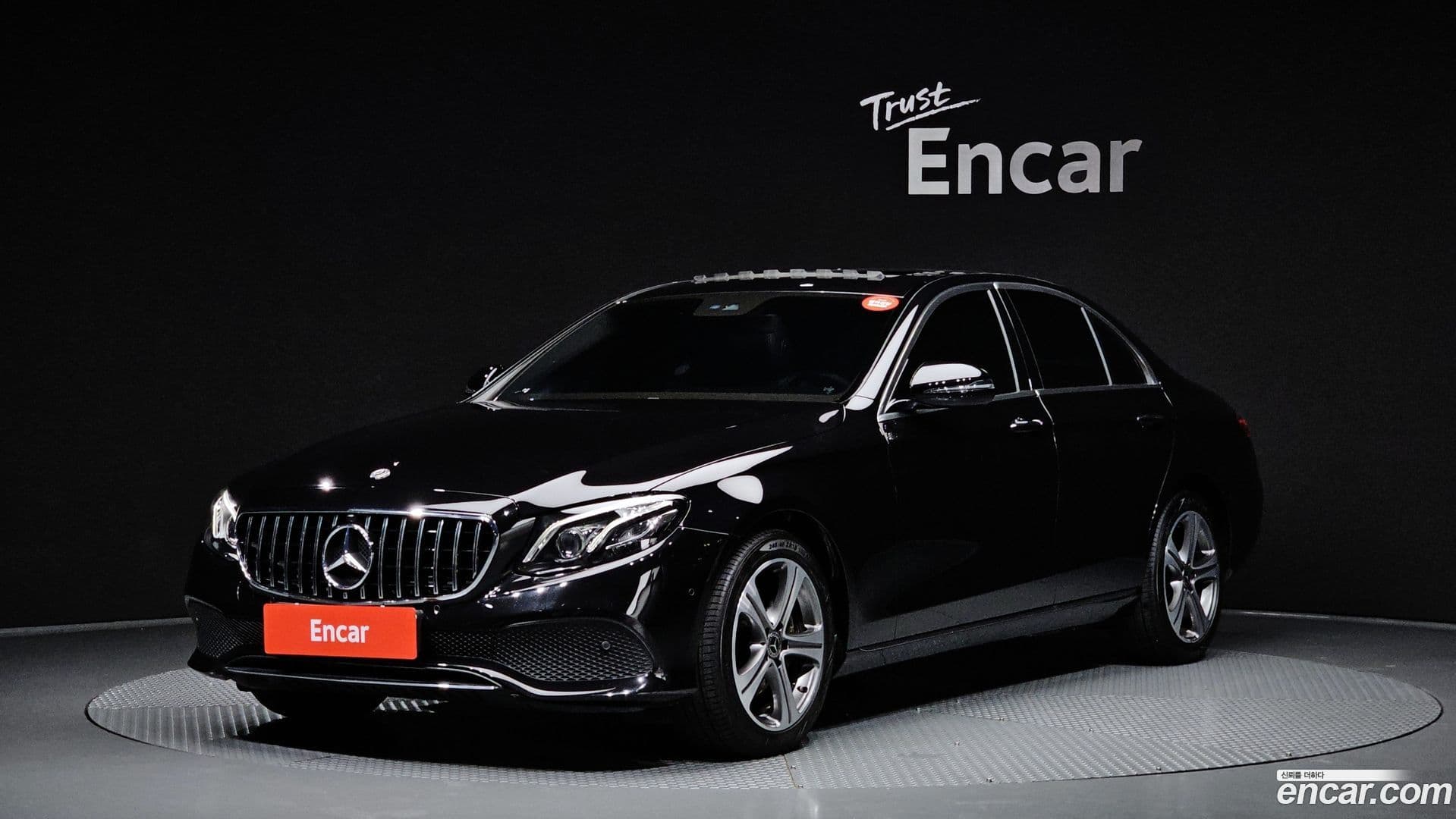 Main__Slider__Photo:E-Class Mercedes-Benz 2018.11-0