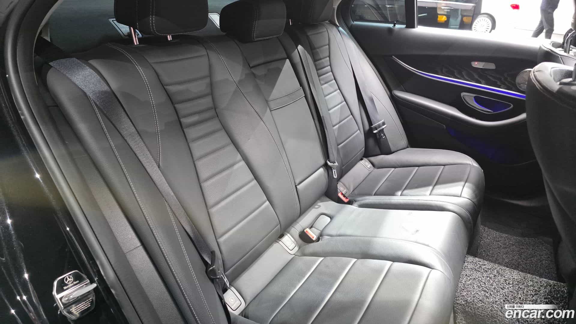 E-Class Mercedes-Benz 2018.11-OPTION-015