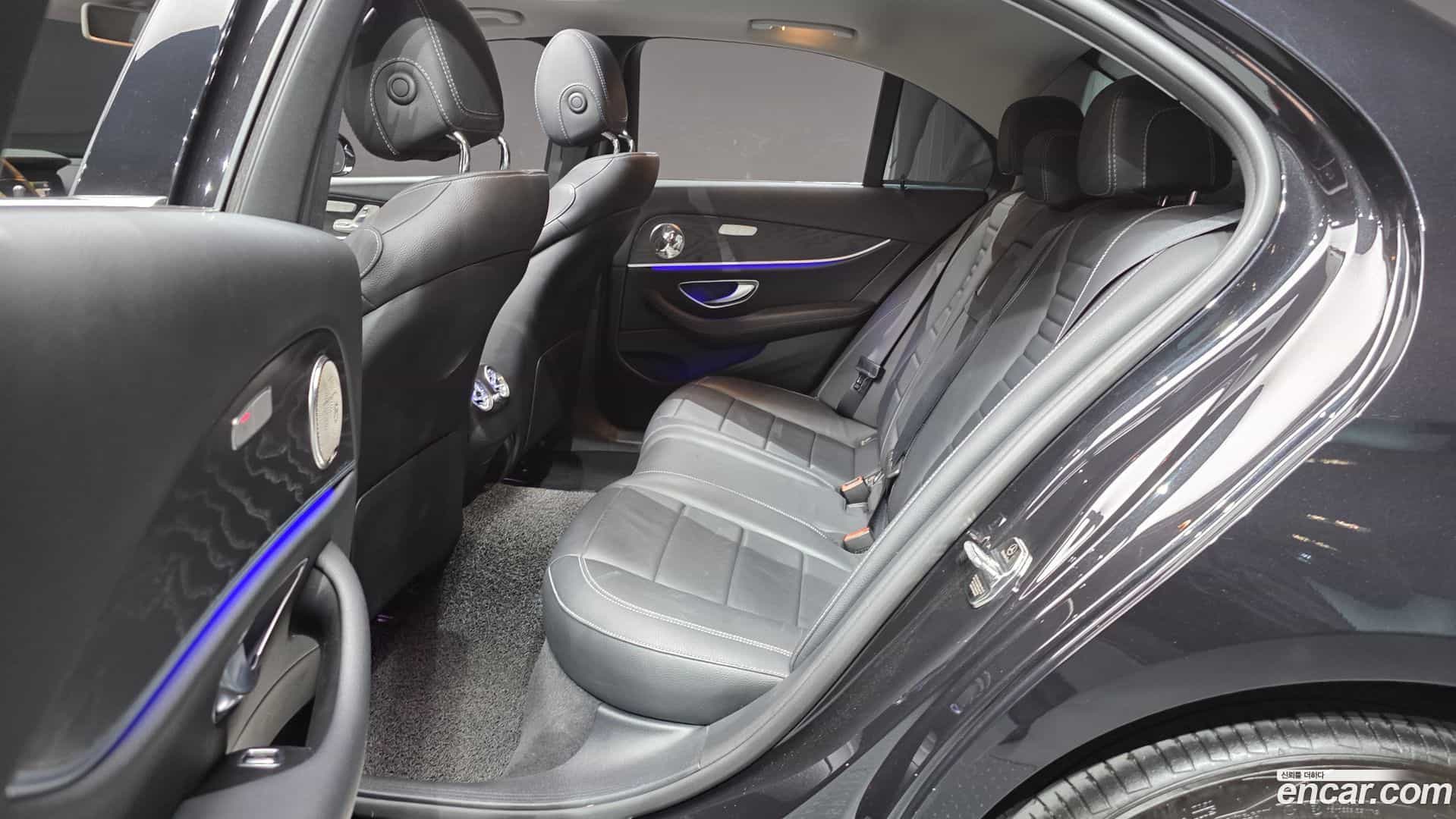 E-Class Mercedes-Benz 2018.11-OPTION-016