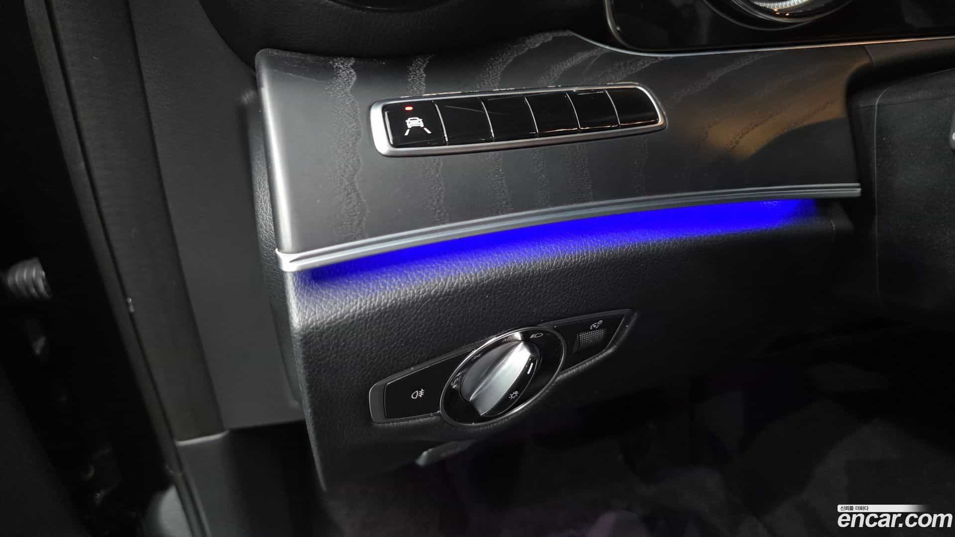 E-Class Mercedes-Benz 2018.11-OPTION-020