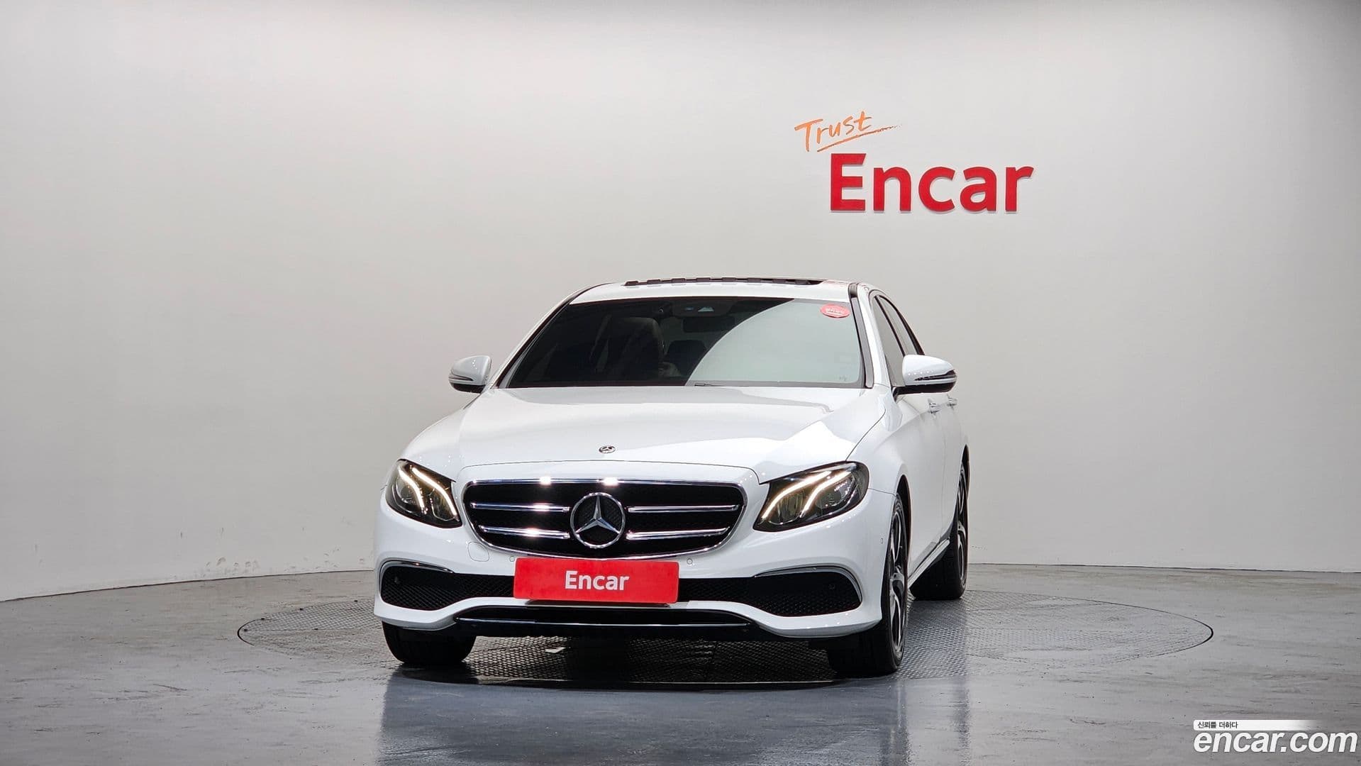 Main__Slider__Photo:E-Class Mercedes-Benz 2020.0-2