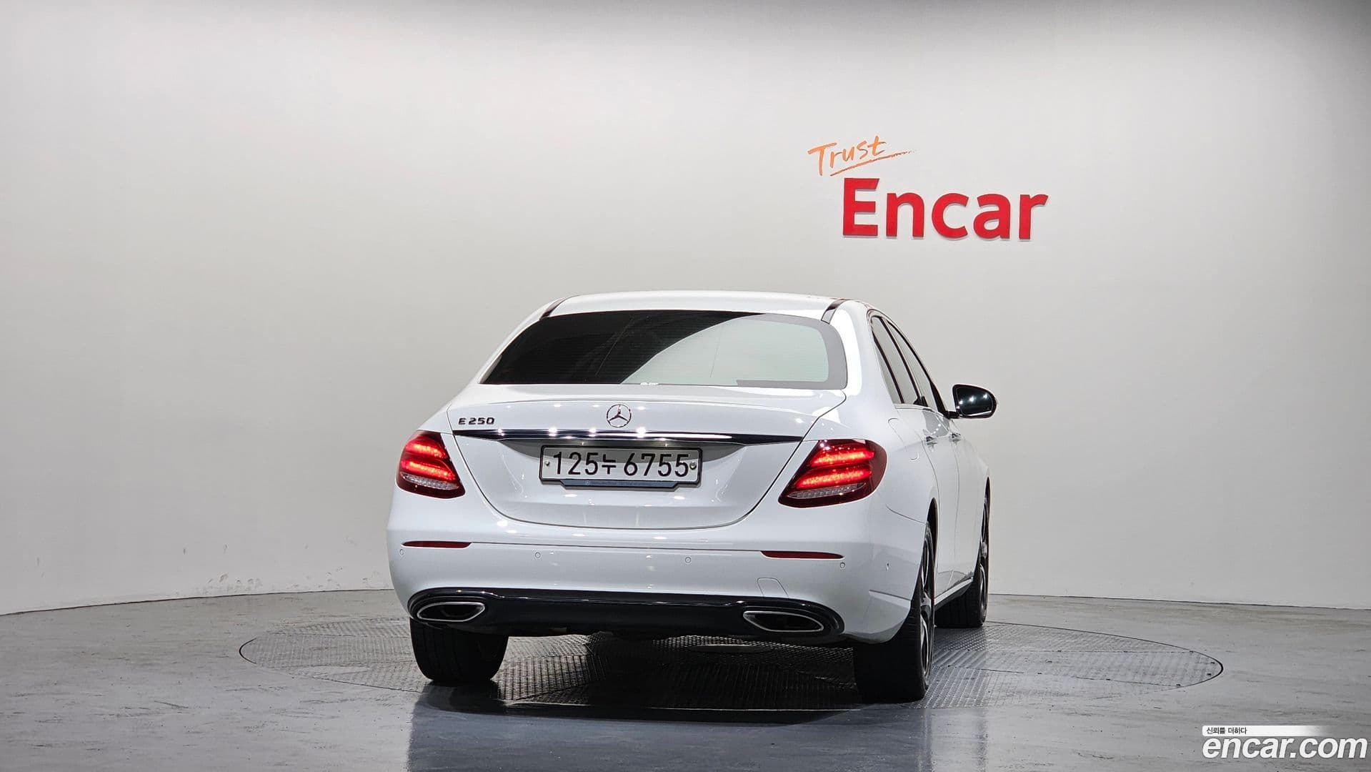 Main__Slider__Photo:E-Class Mercedes-Benz 2020.0-3