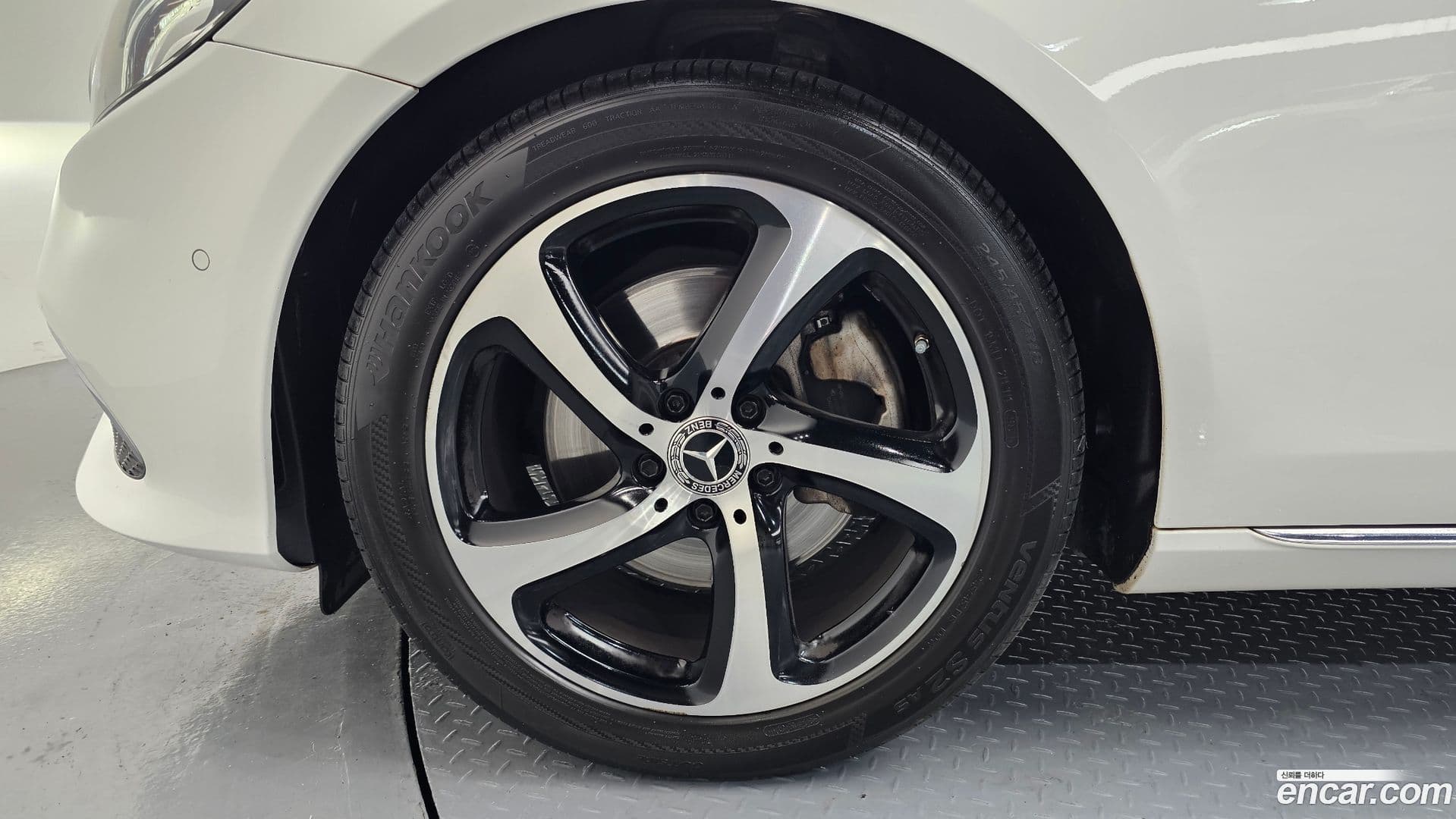 Main__Slider__Photo:E-Class Mercedes-Benz 2020.0-4