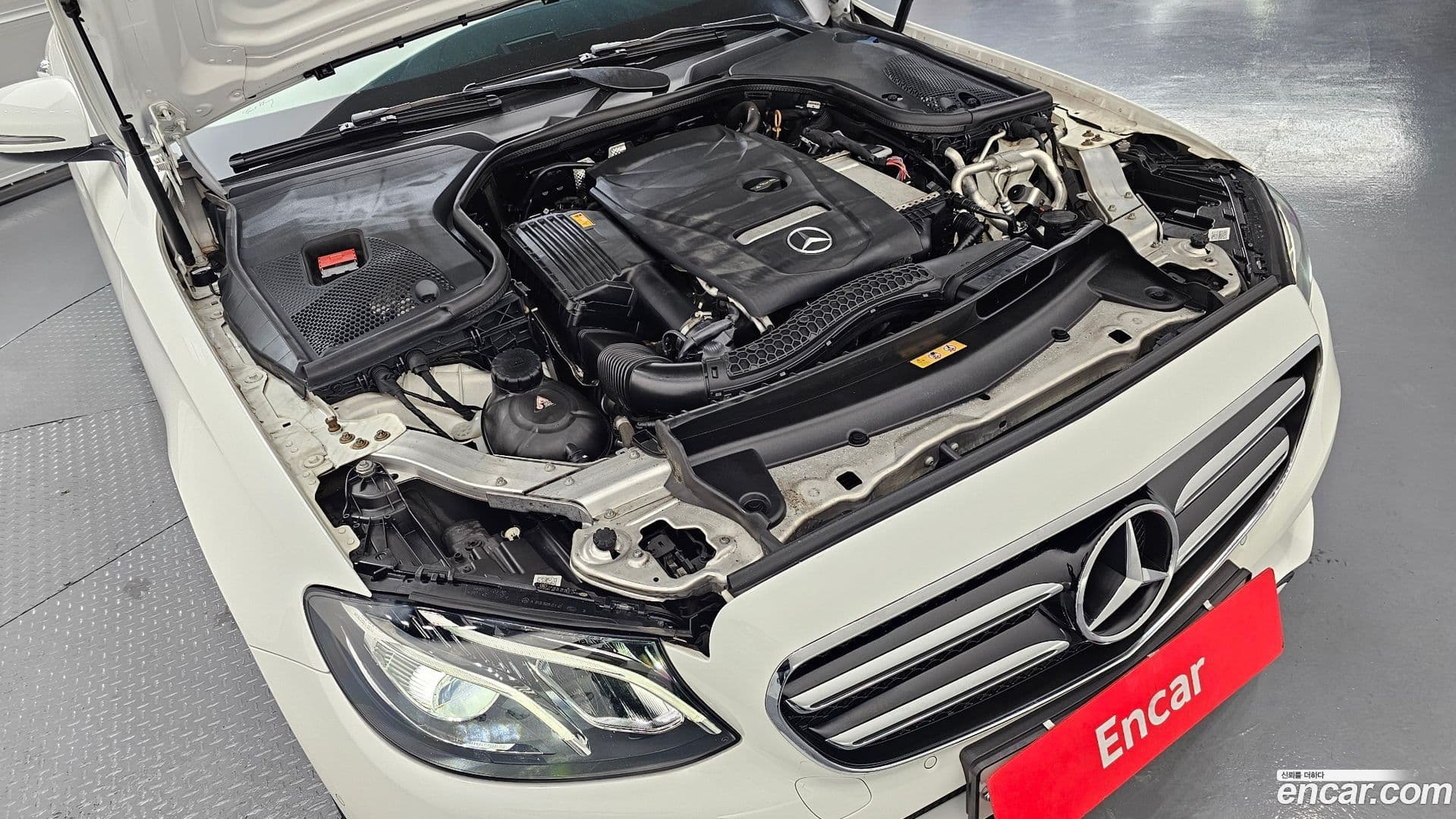 Main__Slider__Photo:E-Class Mercedes-Benz 2020.0-5
