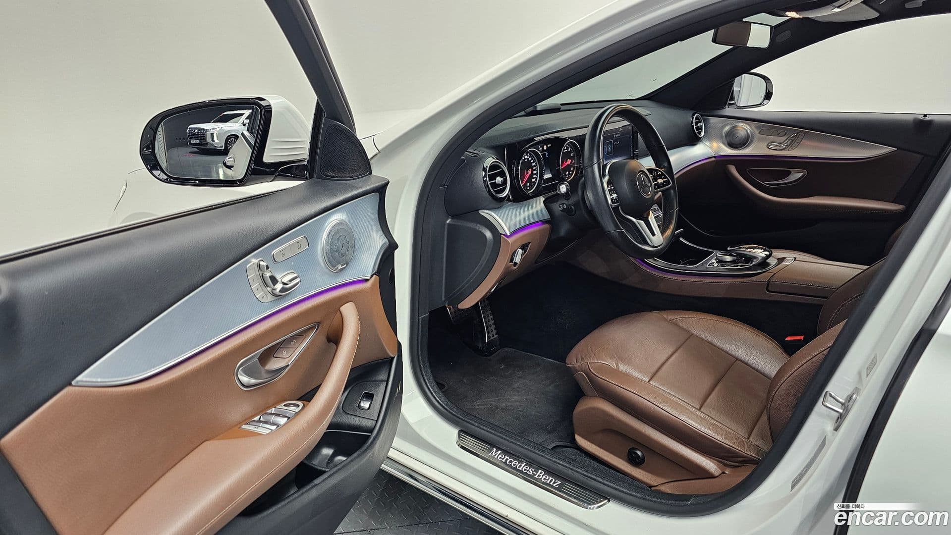 Main__Slider__Photo:E-Class Mercedes-Benz 2020.0-9