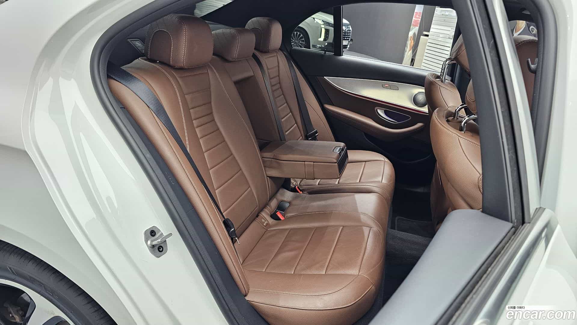 E-Class Mercedes-Benz 2020.0-OPTION-015