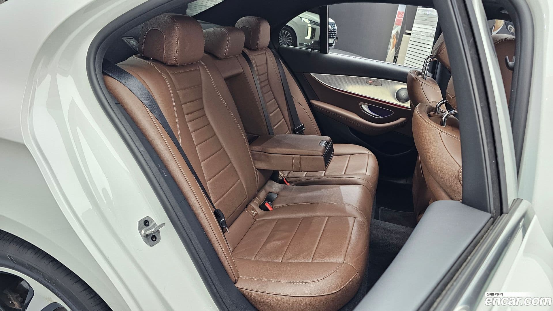 Main__Slider__Photo:E-Class Mercedes-Benz 2020.0-10