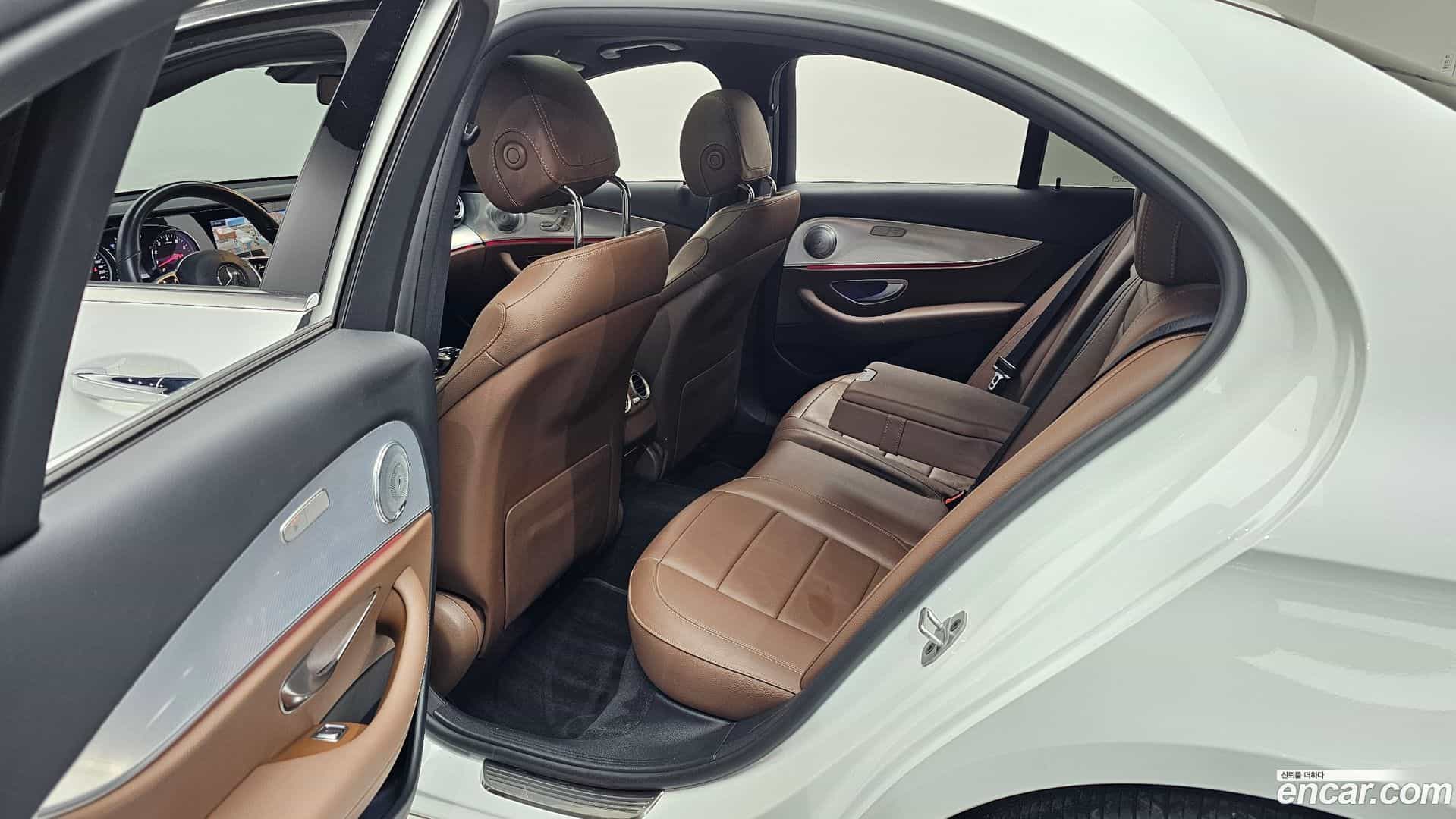 E-Class Mercedes-Benz 2020.0-OPTION-016