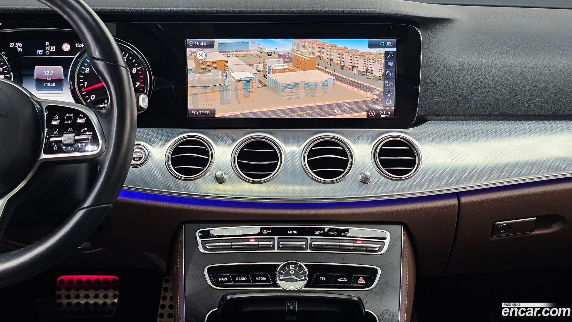 Main__Slider__Photo:E-Class Mercedes-Benz 2020.0-12