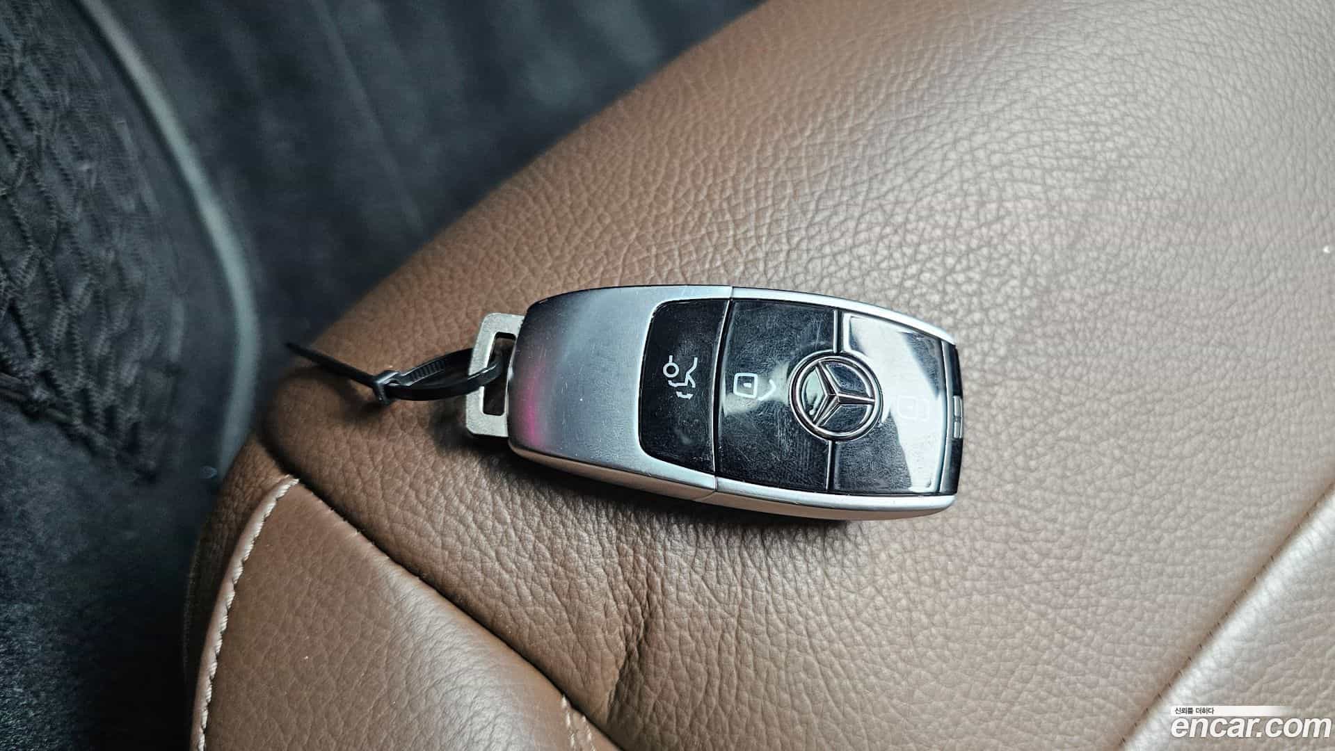 E-Class Mercedes-Benz 2020.0-OPTION-020