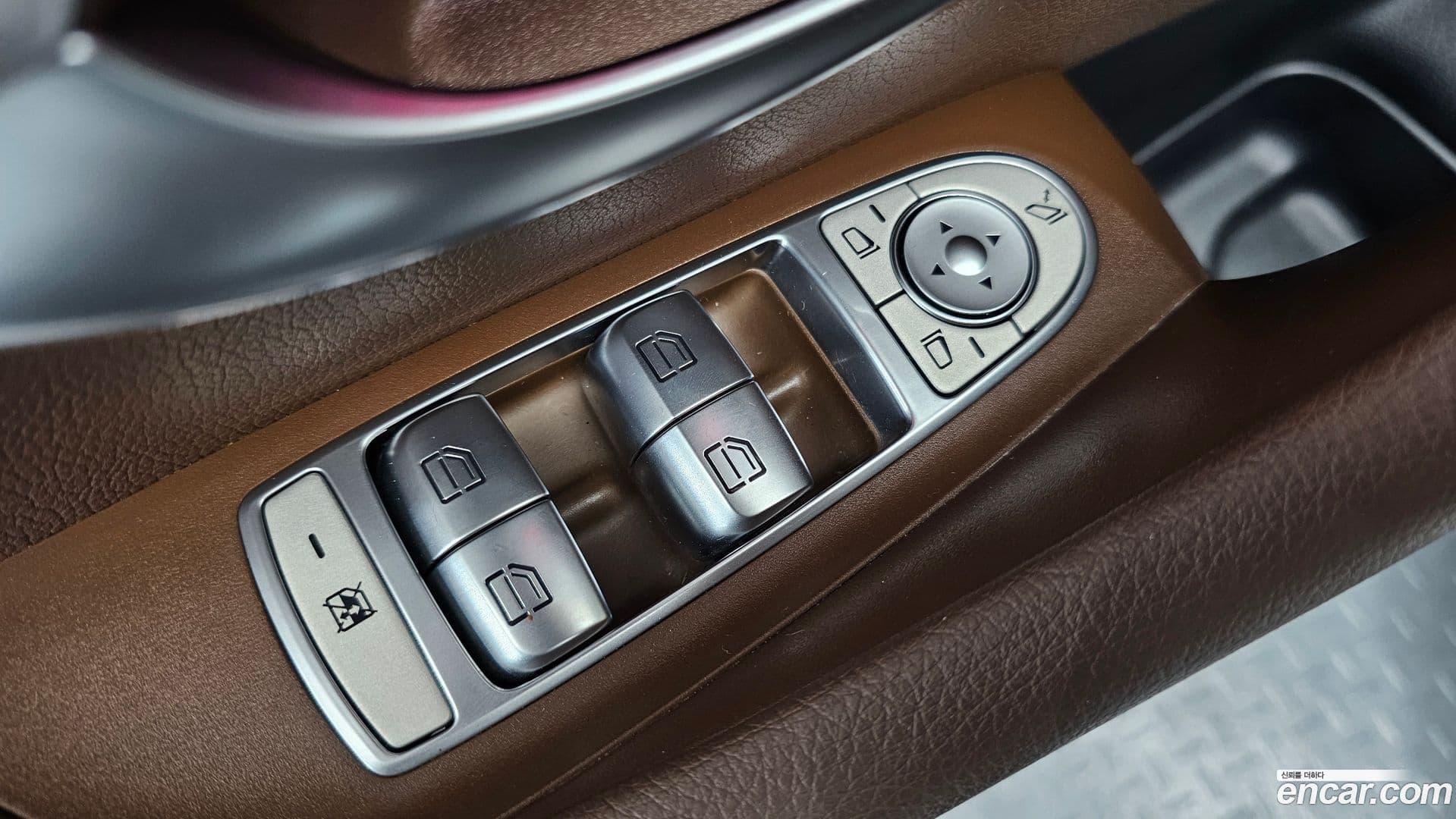 Main__Slider__Photo:E-Class Mercedes-Benz 2020.0-18