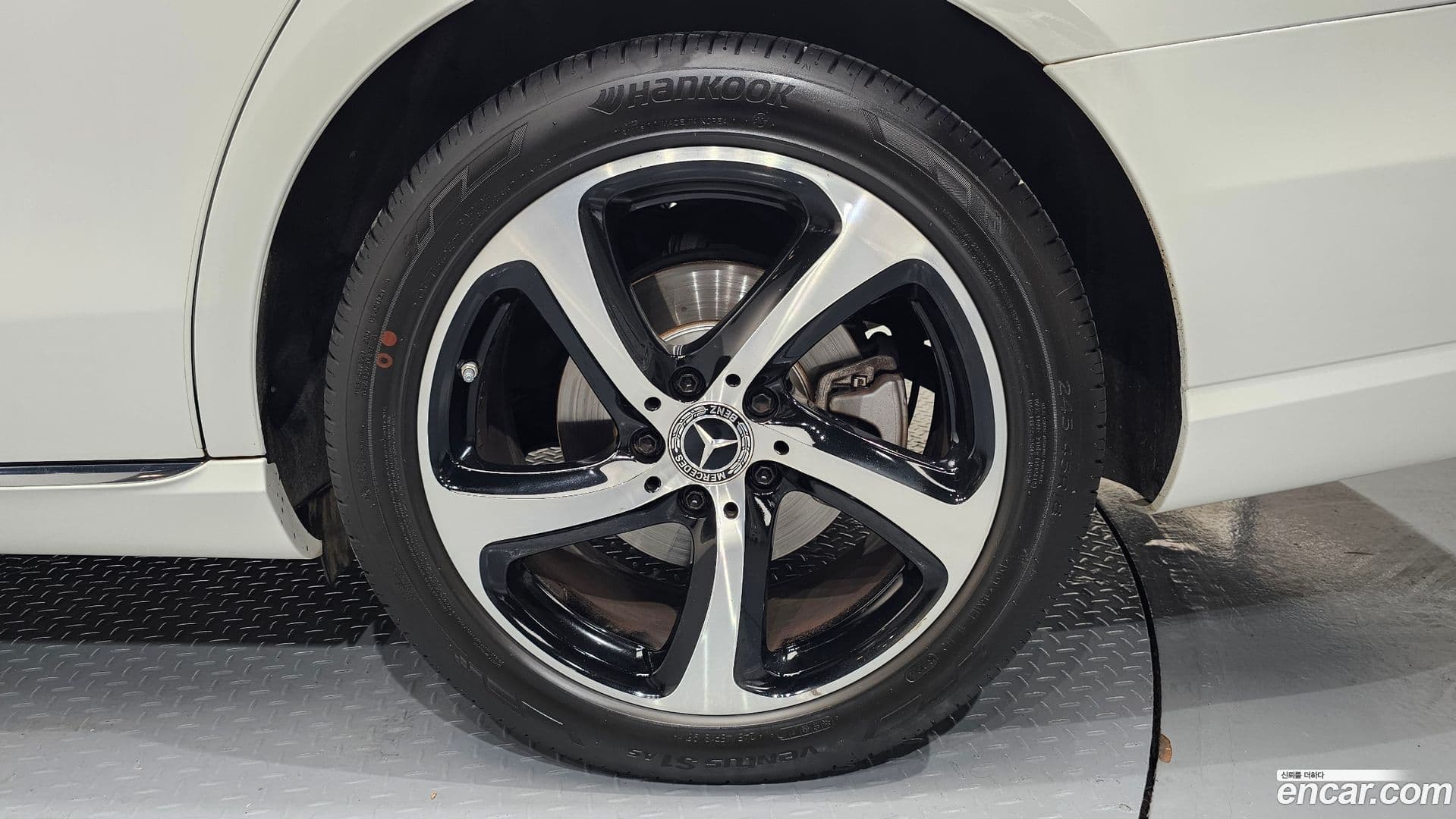 Main__Slider__Photo:E-Class Mercedes-Benz 2020.0-20