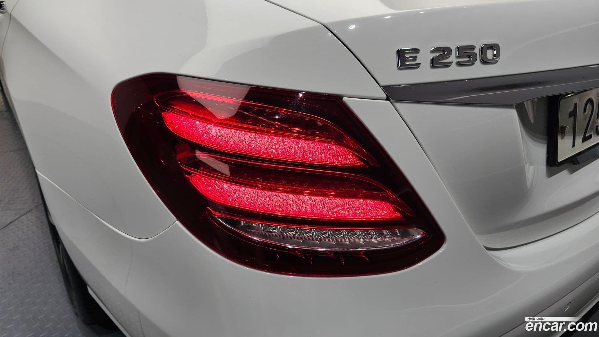 Main__Slider__Photo:E-Class Mercedes-Benz 2020.0-22