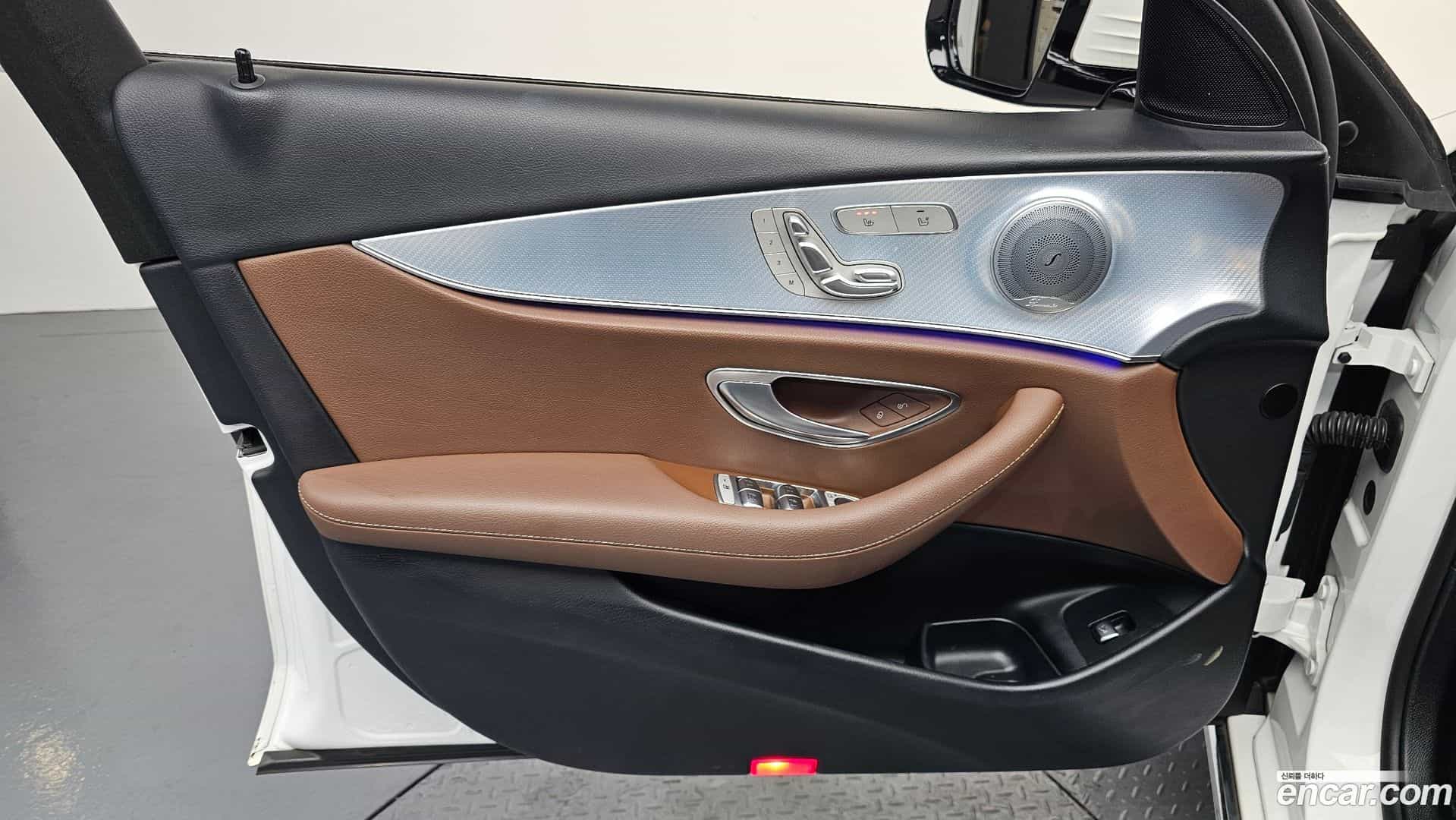 E-Class Mercedes-Benz 2020.0-INNER-034