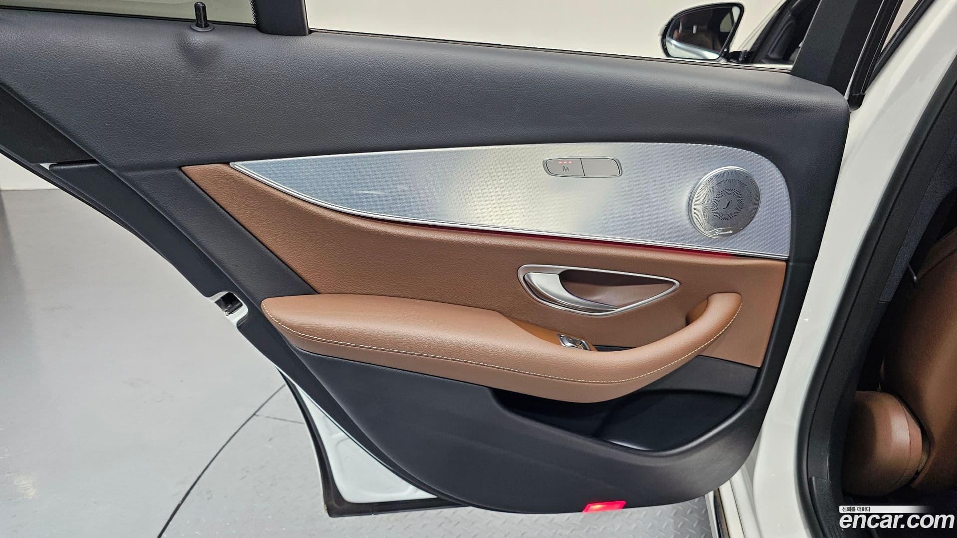 Main__Slider__Photo:E-Class Mercedes-Benz 2020.0-24