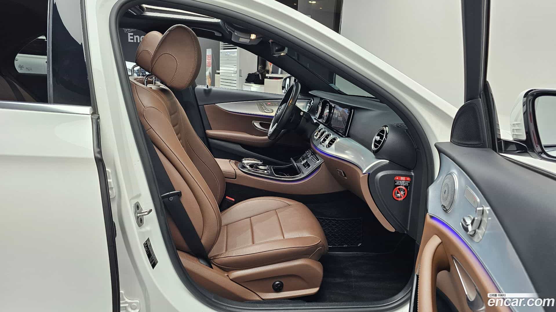 E-Class Mercedes-Benz 2020.0-INNER-036