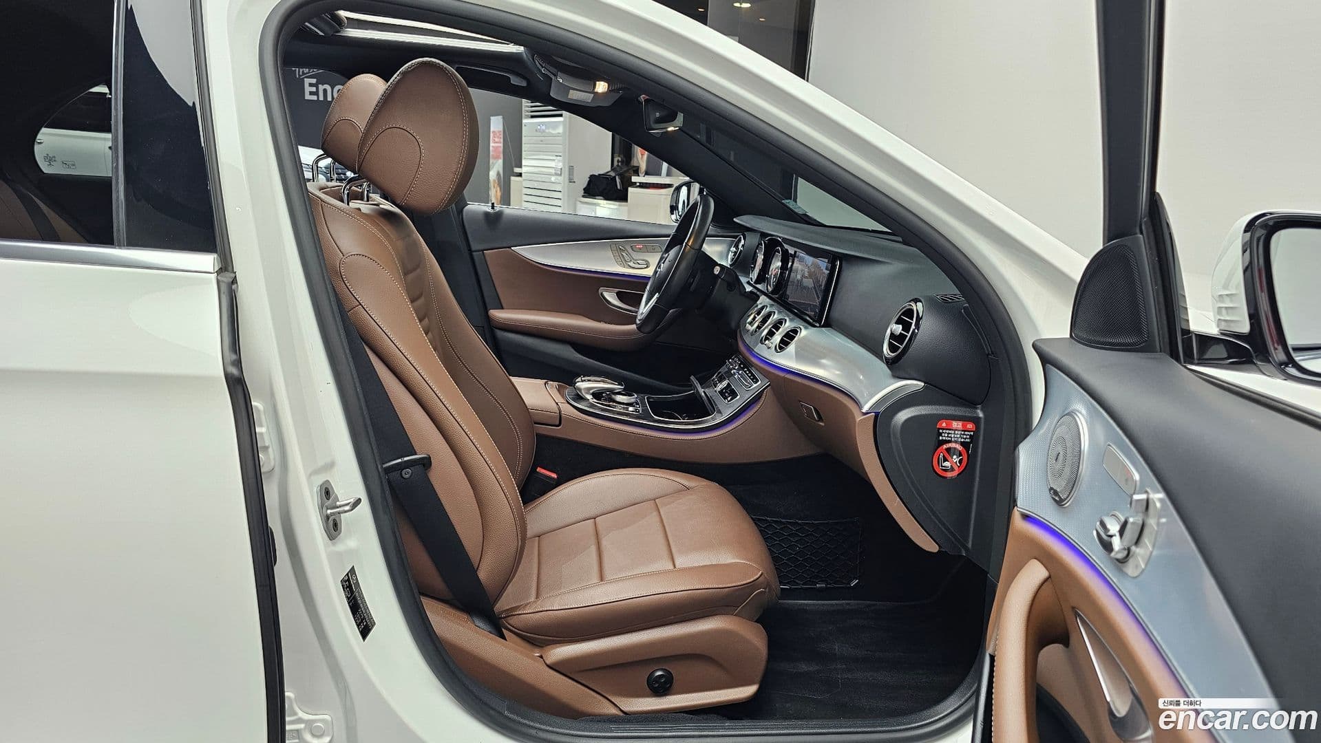 Main__Slider__Photo:E-Class Mercedes-Benz 2020.0-25
