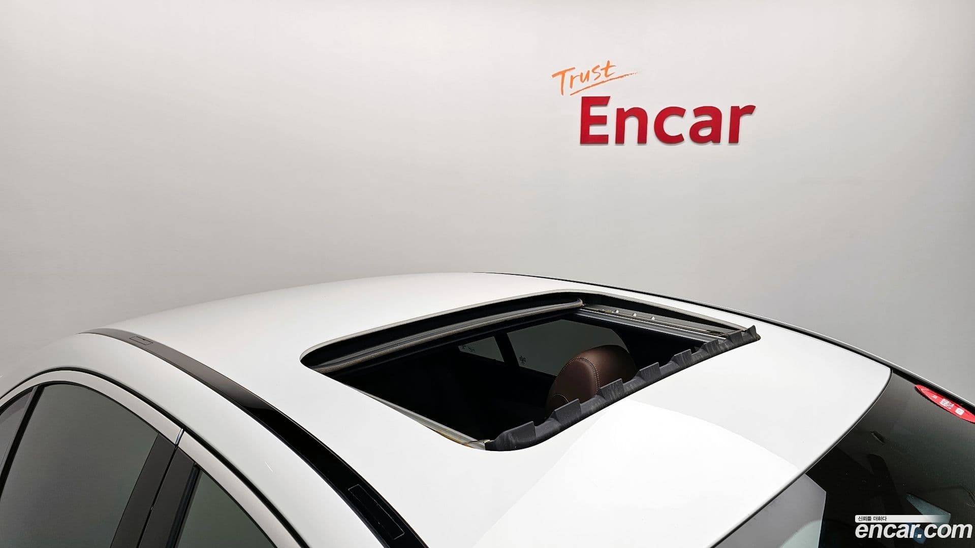Main__Slider__Photo:E-Class Mercedes-Benz 2020.0-29