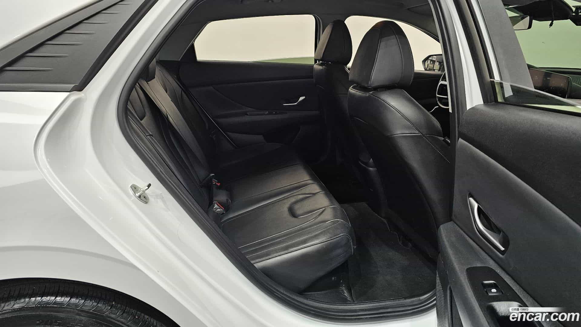 AVANTE Hyundai 2022.8-OPTION-015