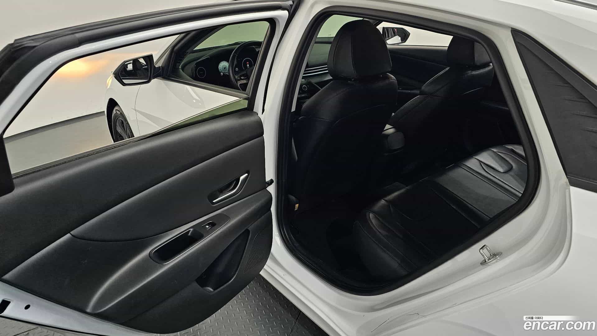 AVANTE Hyundai 2022.8-OPTION-016