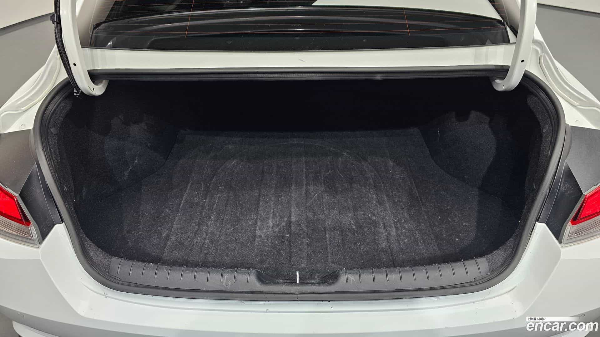 AVANTE Hyundai 2022.8-OPTION-021