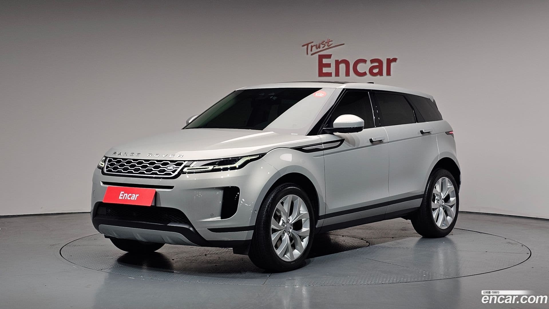 Main__Slider__Photo:Range Rover Evoque Land Rover 2020.6-0