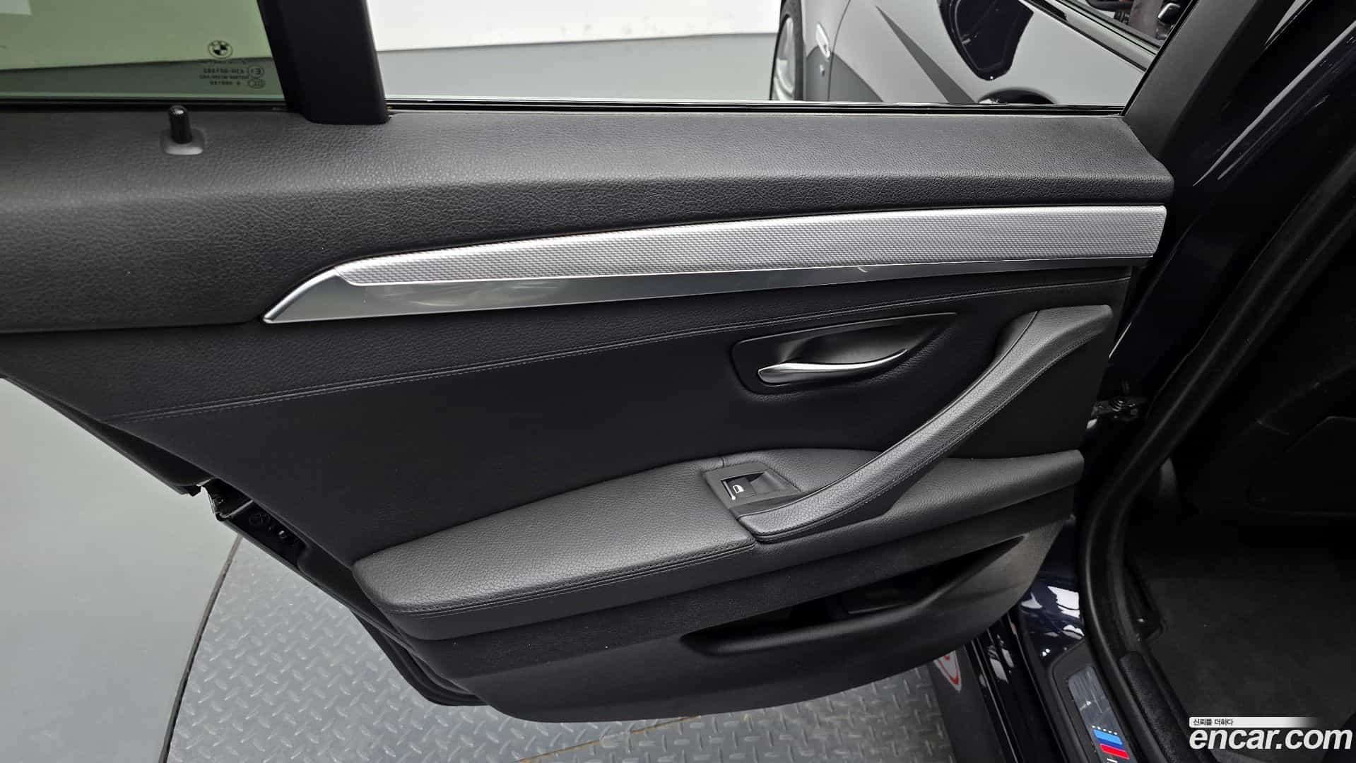5-Series BMW 2014.5-INNER-035
