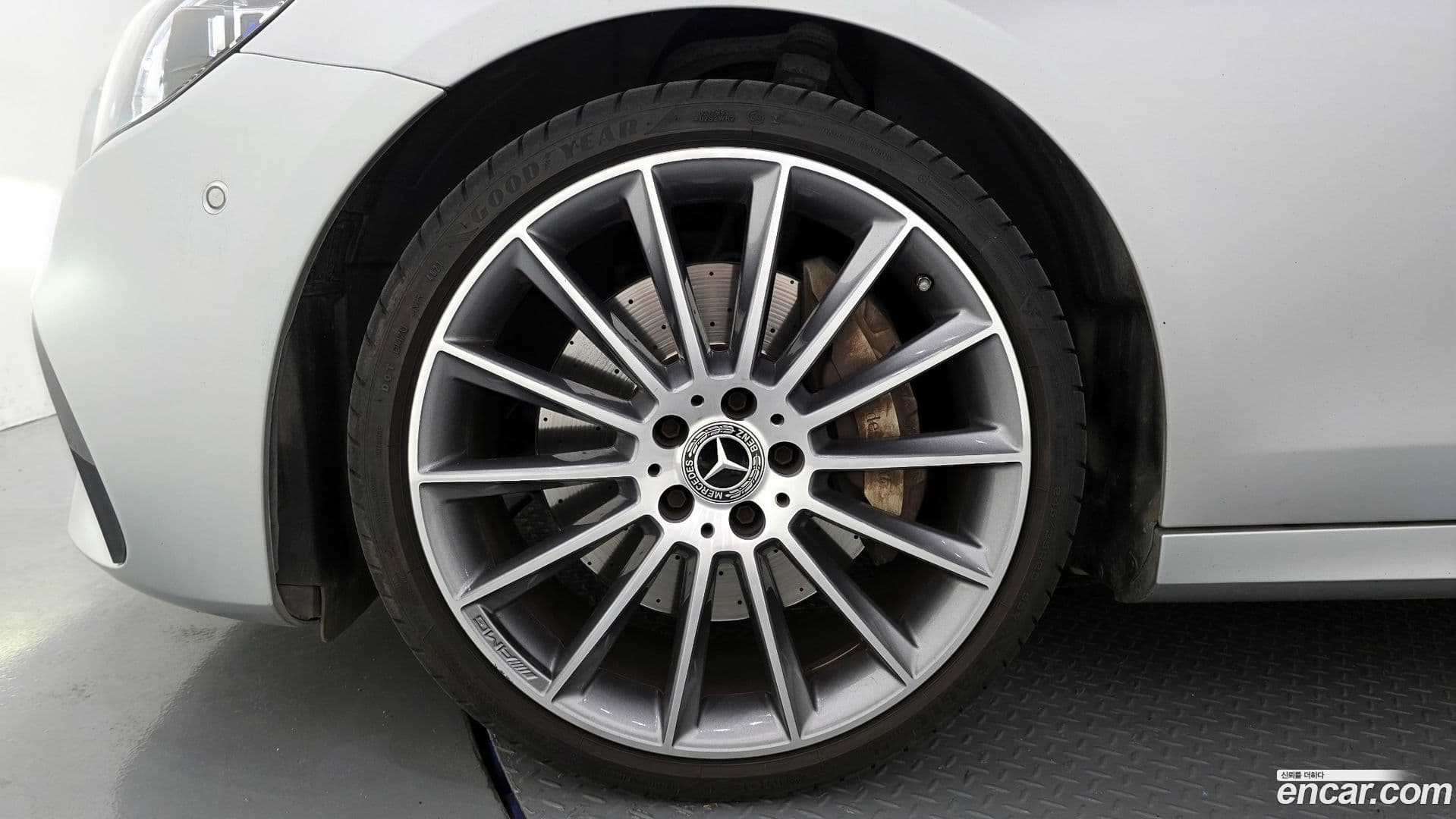 Main__Slider__Photo:E-Class Mercedes-Benz 2022.4-4