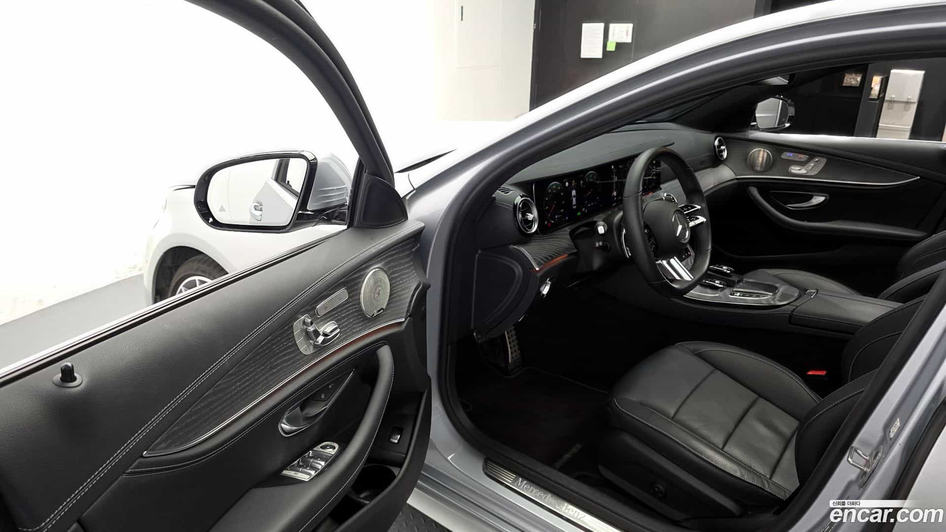E-Class Mercedes-Benz 2022.4-INNER-010