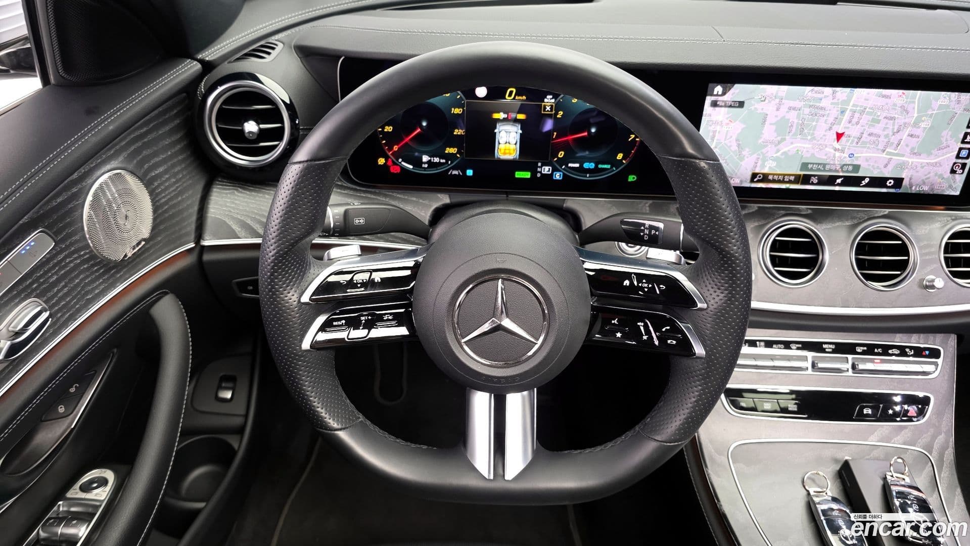 Main__Slider__Photo:E-Class Mercedes-Benz 2022.4-12