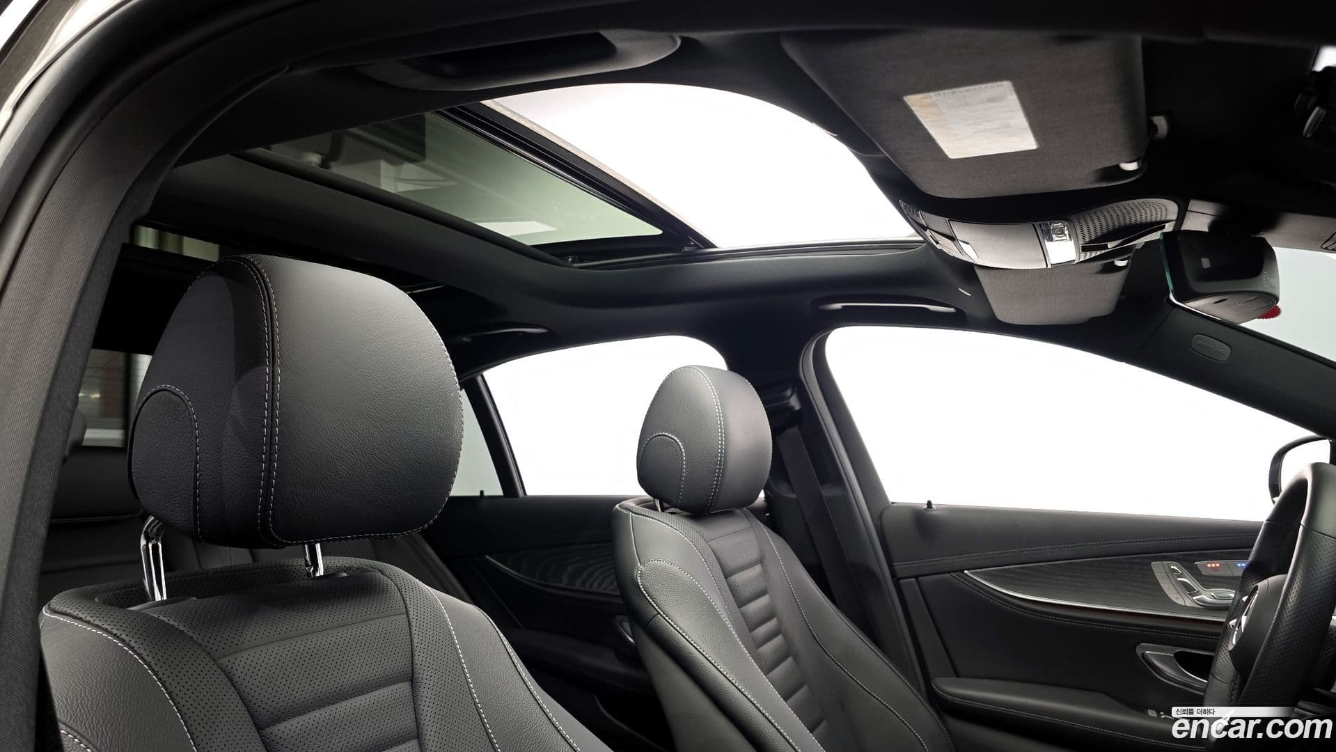 Main__Slider__Photo:E-Class Mercedes-Benz 2022.4-19