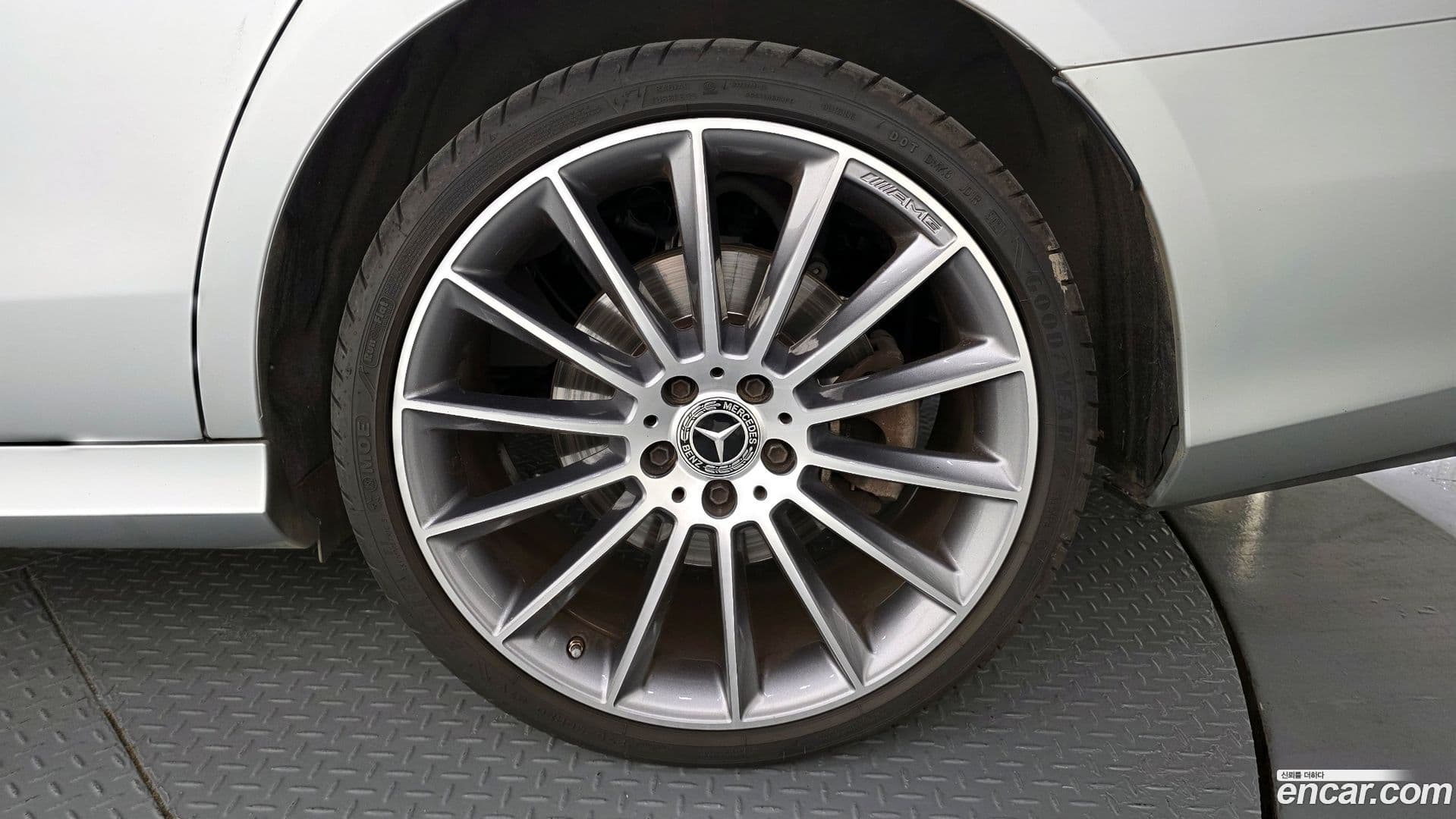 Main__Slider__Photo:E-Class Mercedes-Benz 2022.4-20