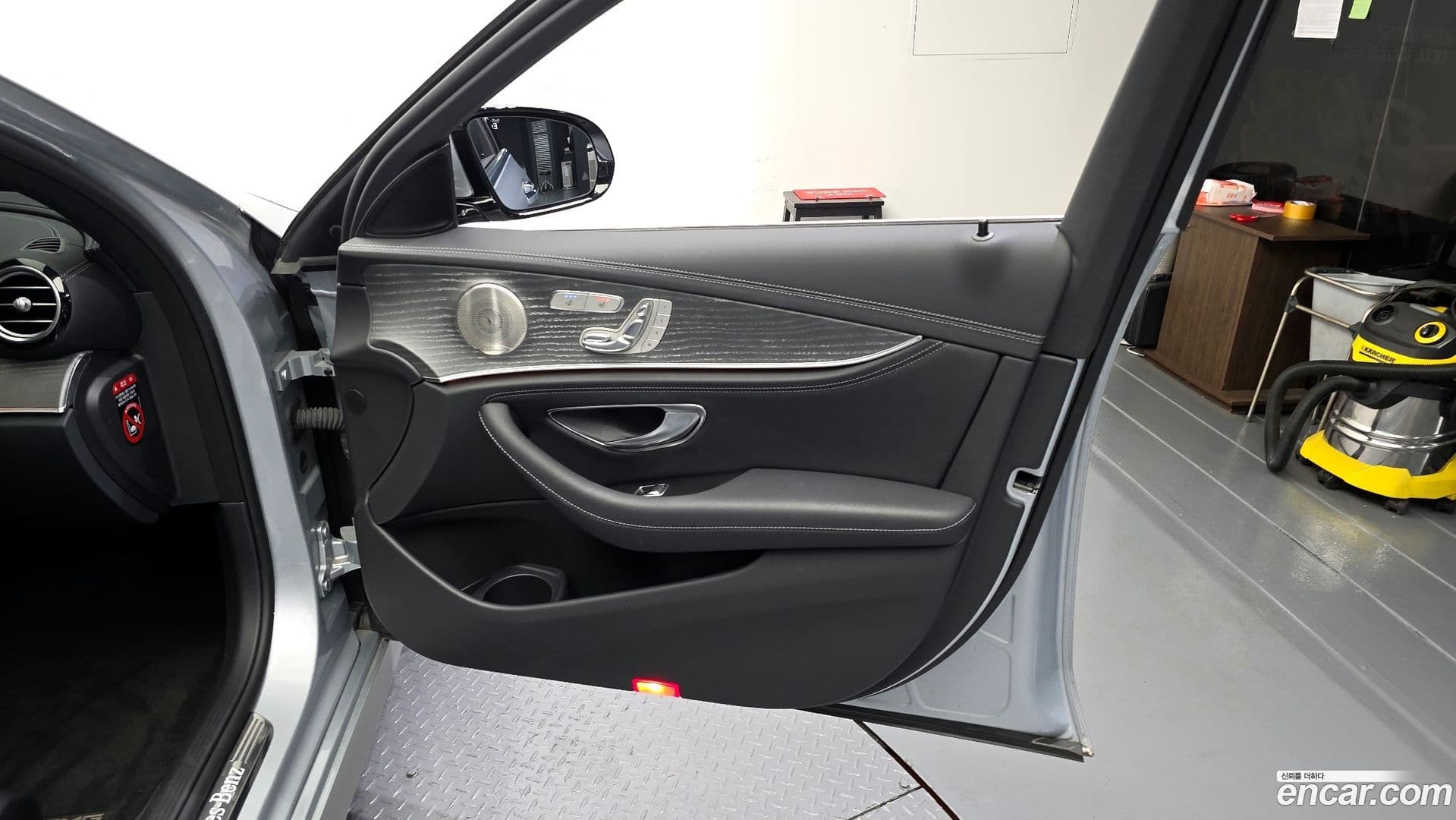 Main__Slider__Photo:E-Class Mercedes-Benz 2022.4-23