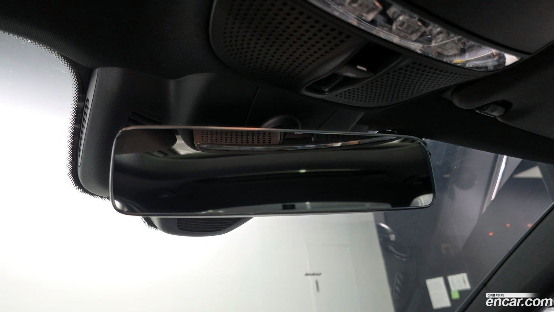Main__Slider__Photo:E-Class Mercedes-Benz 2022.4-30