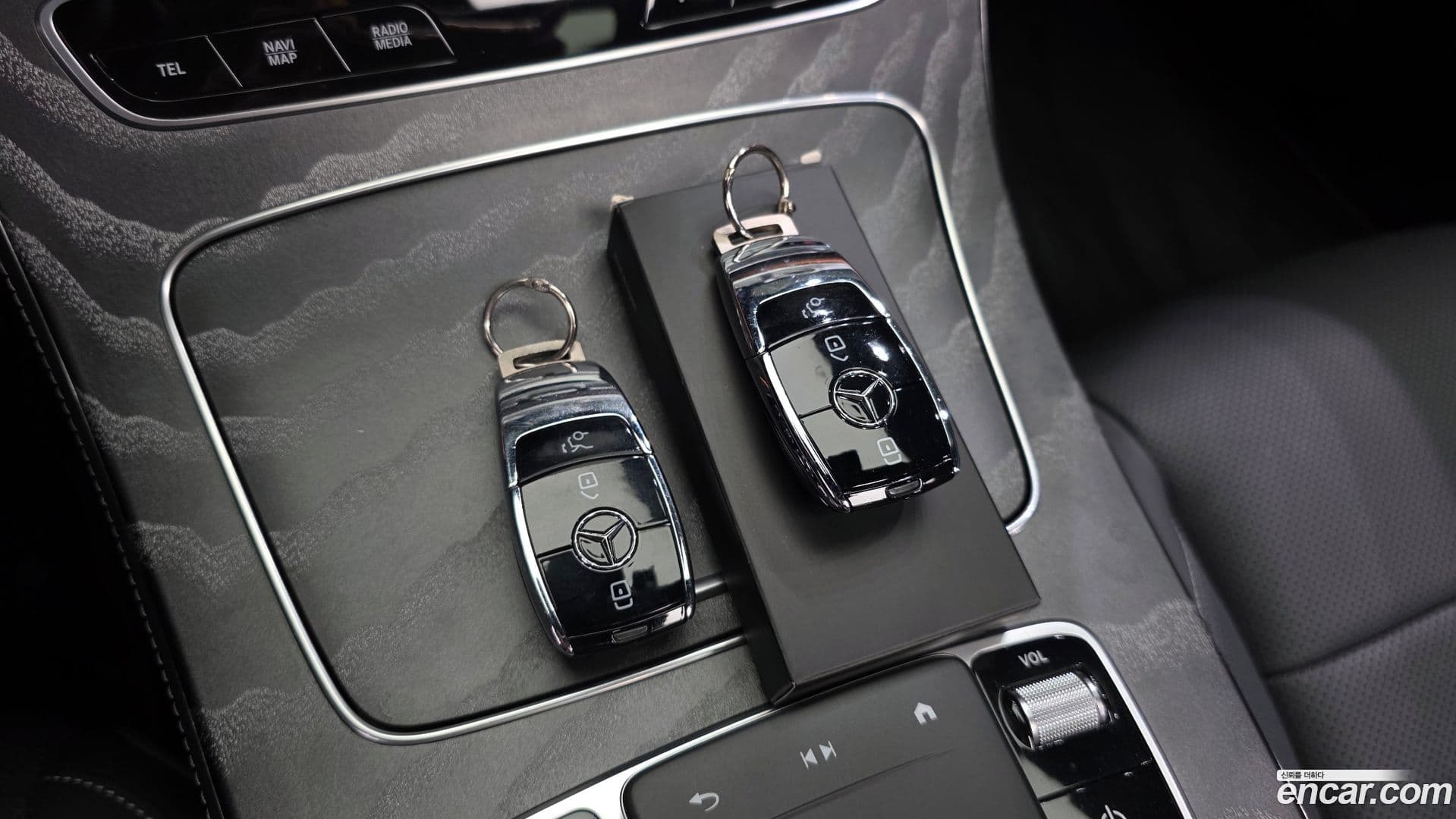 Main__Slider__Photo:E-Class Mercedes-Benz 2022.4-35