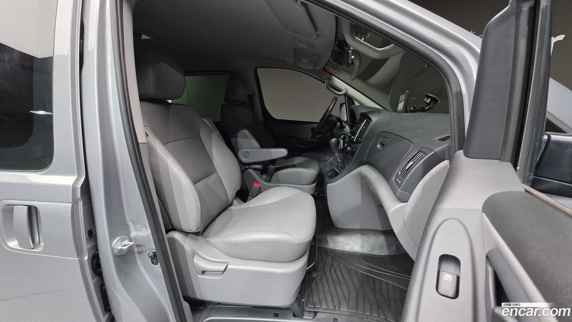 Starex Hyundai 2019.6-INNER-010