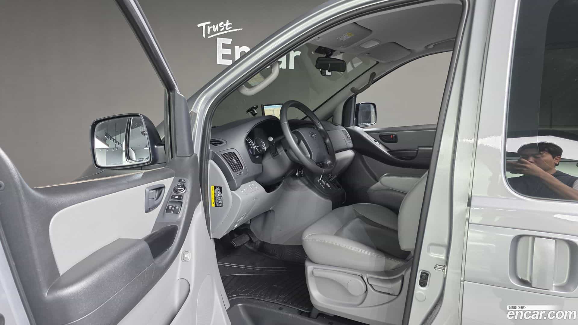 Starex Hyundai 2019.6-OPTION-015