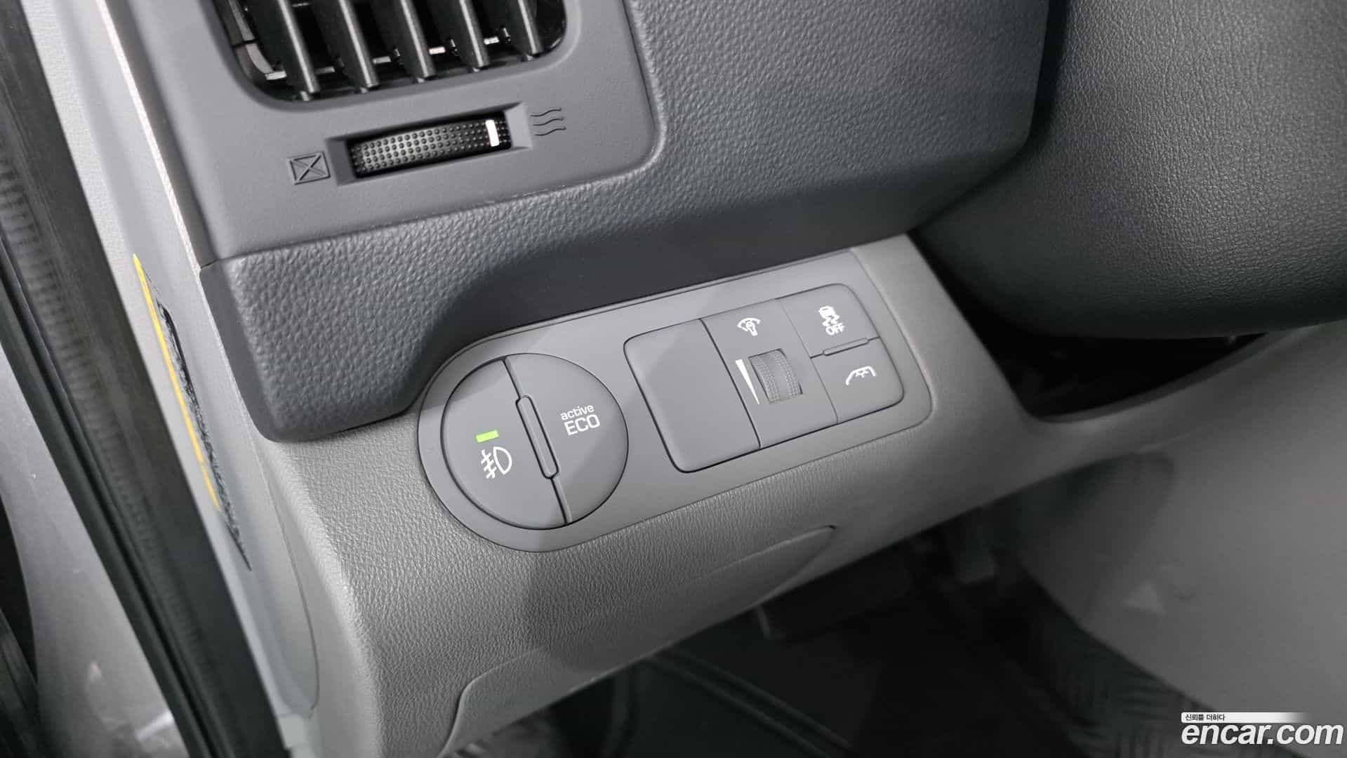 Starex Hyundai 2019.6-OPTION-017