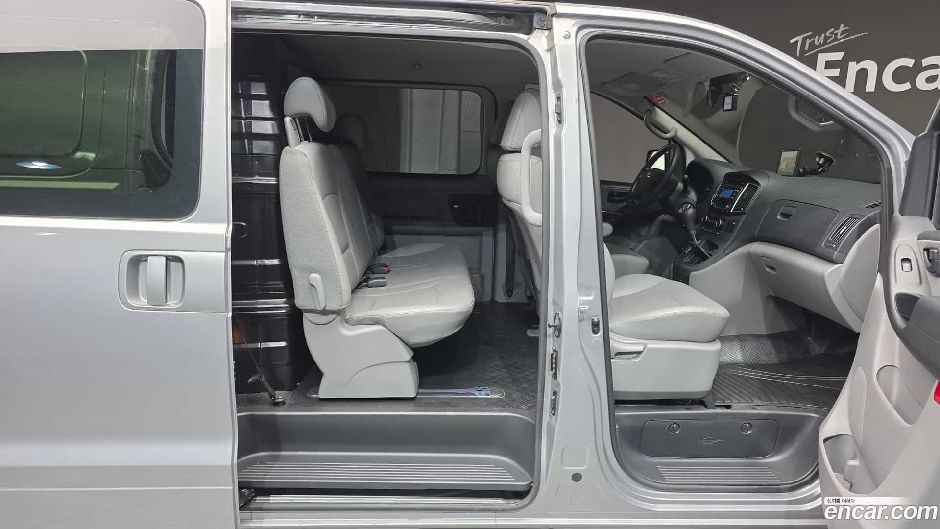 Starex Hyundai 2019.6-OPTION-023