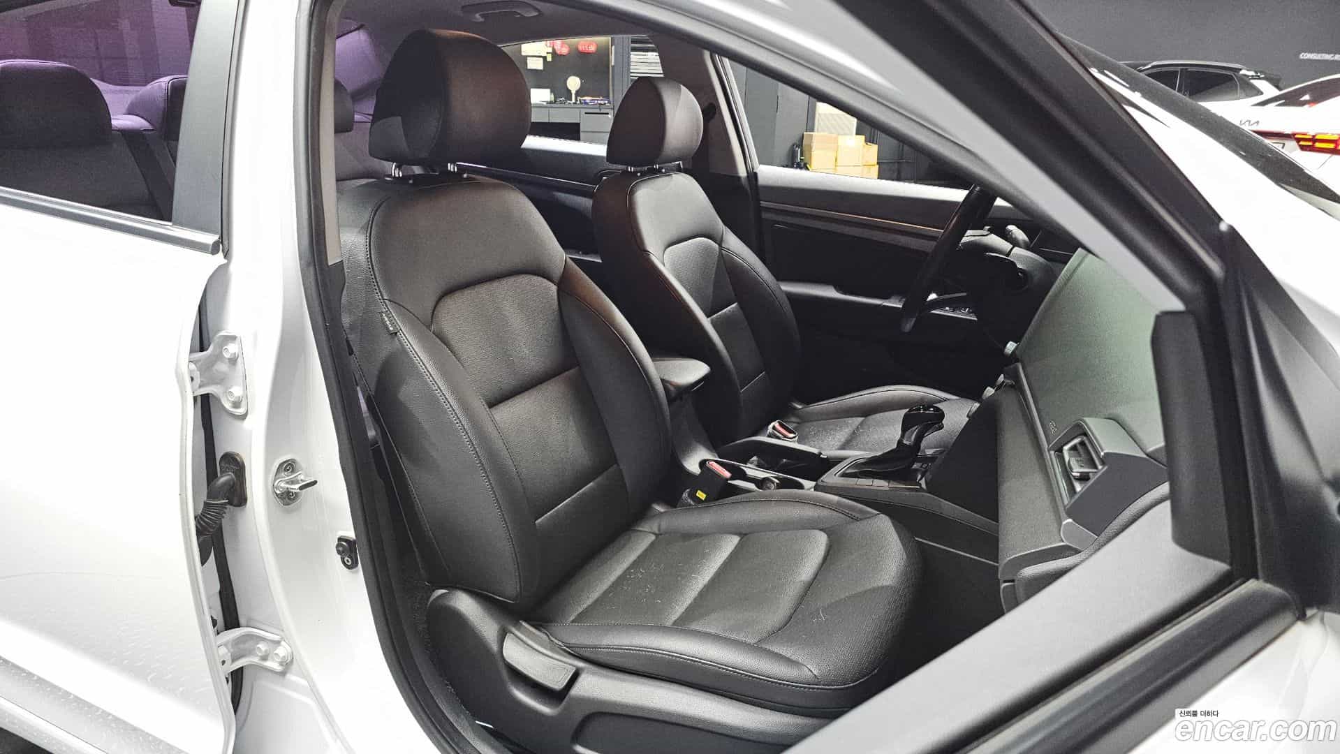 AVANTE Hyundai 2019.2-INNER-010