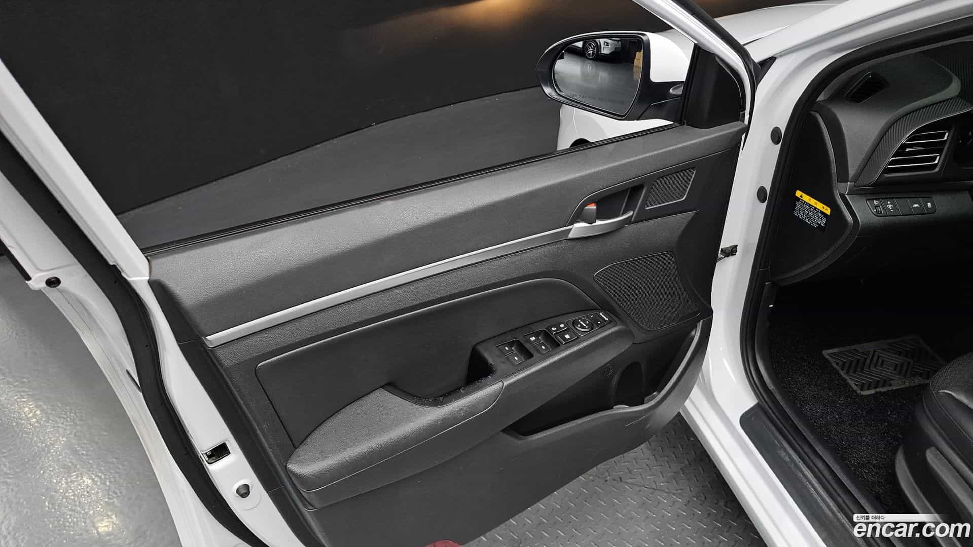 AVANTE Hyundai 2019.2-INNER-034