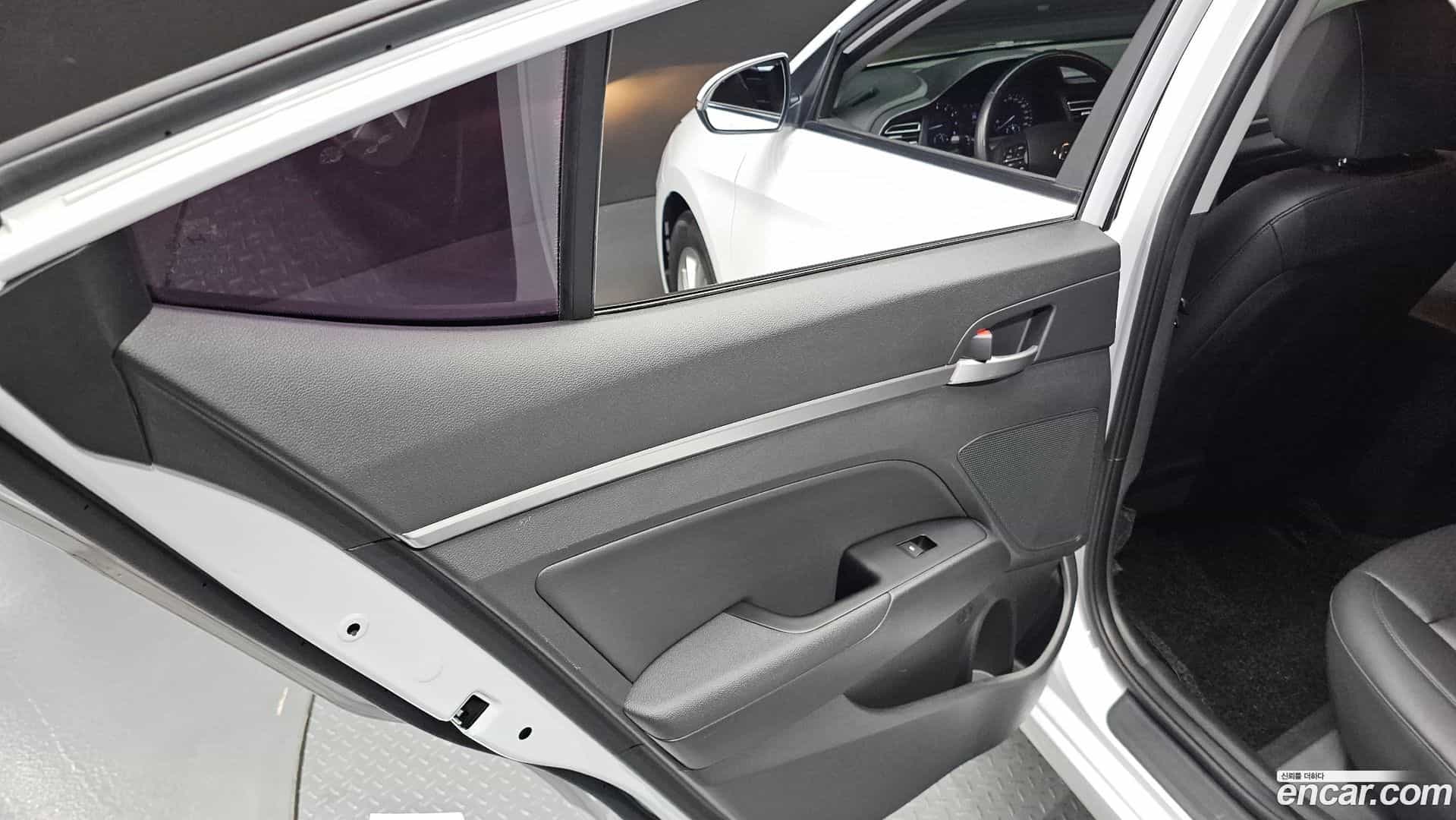 AVANTE Hyundai 2019.2-INNER-035