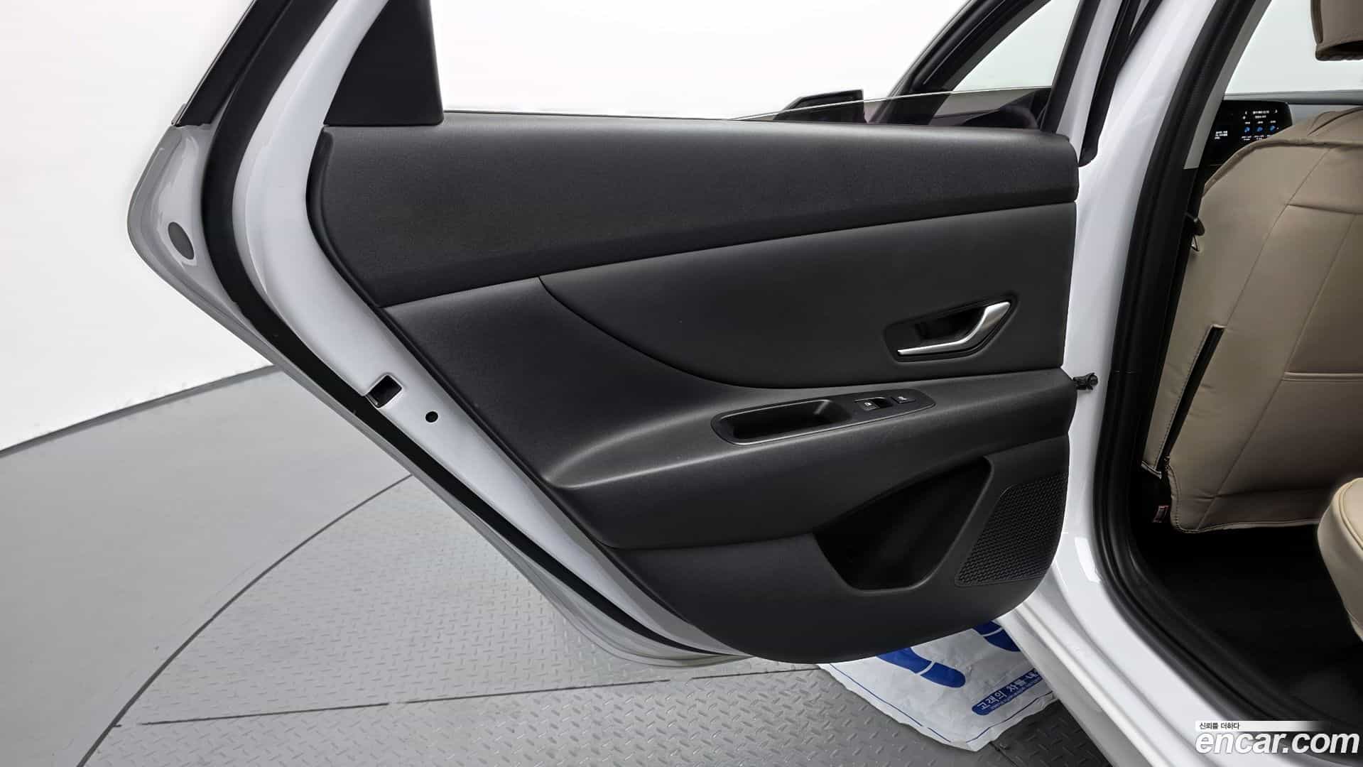 AVANTE Hyundai 2023.2-INNER-035