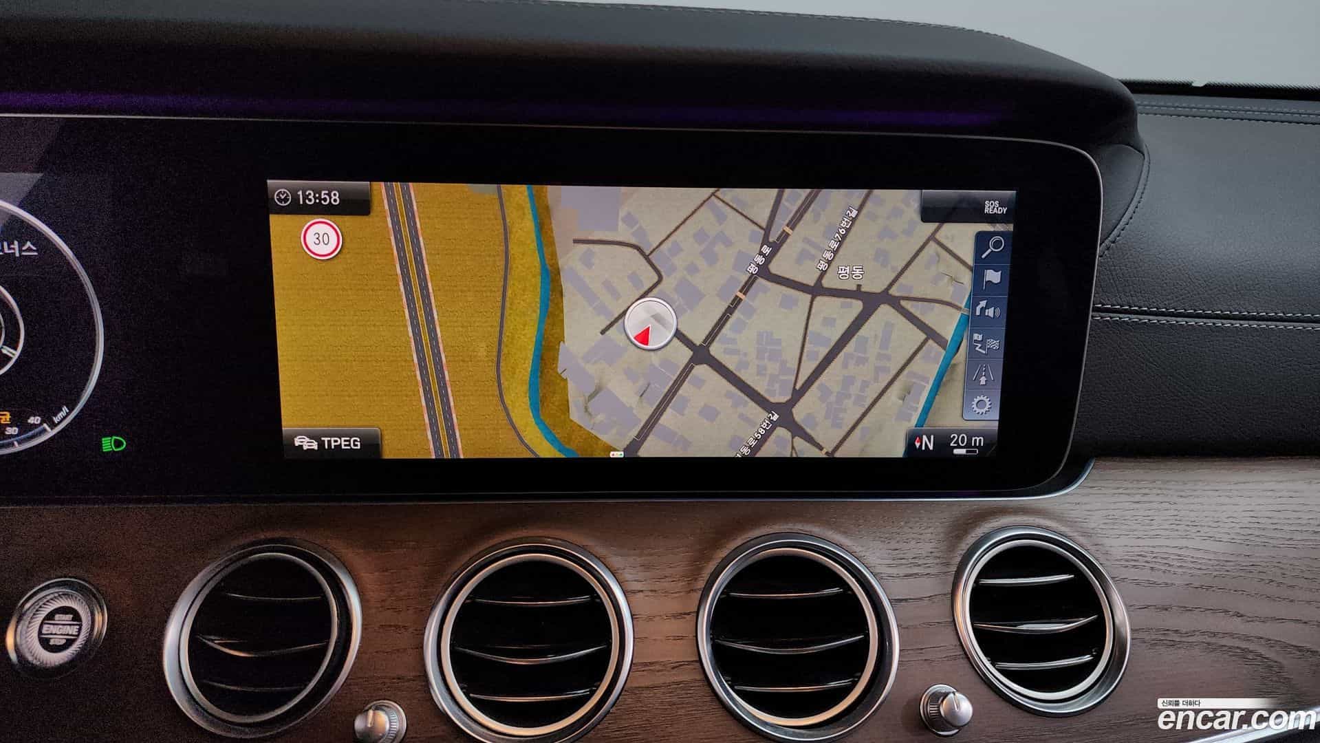 E-Class Mercedes-Benz 2018.10-OPTION-017