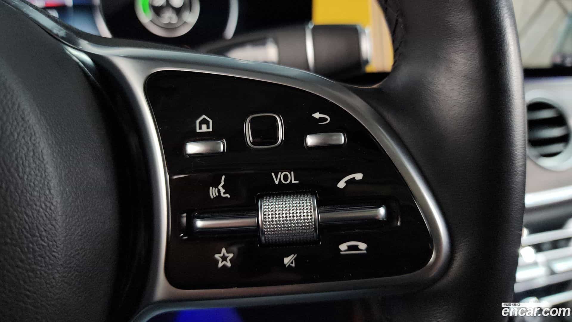 E-Class Mercedes-Benz 2018.10-OPTION-021