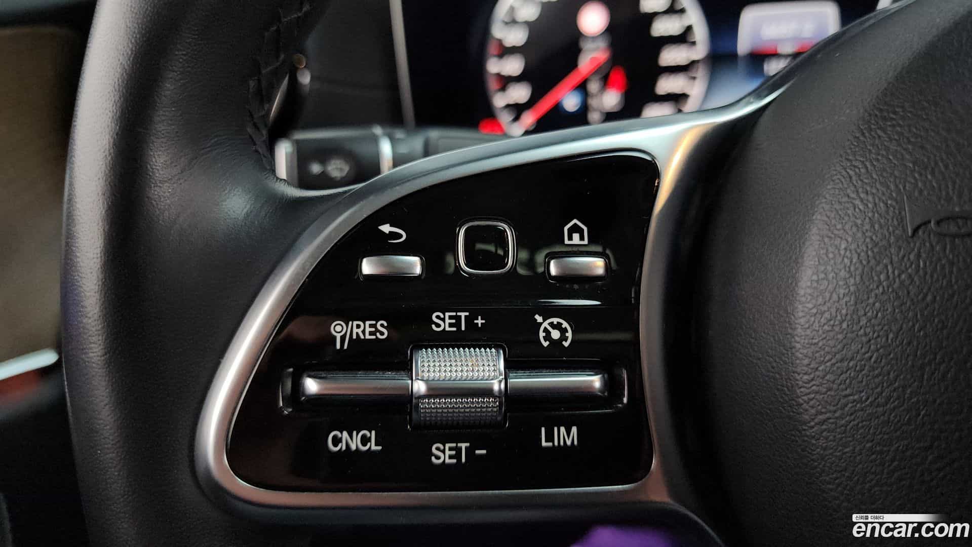 E-Class Mercedes-Benz 2018.10-OPTION-022