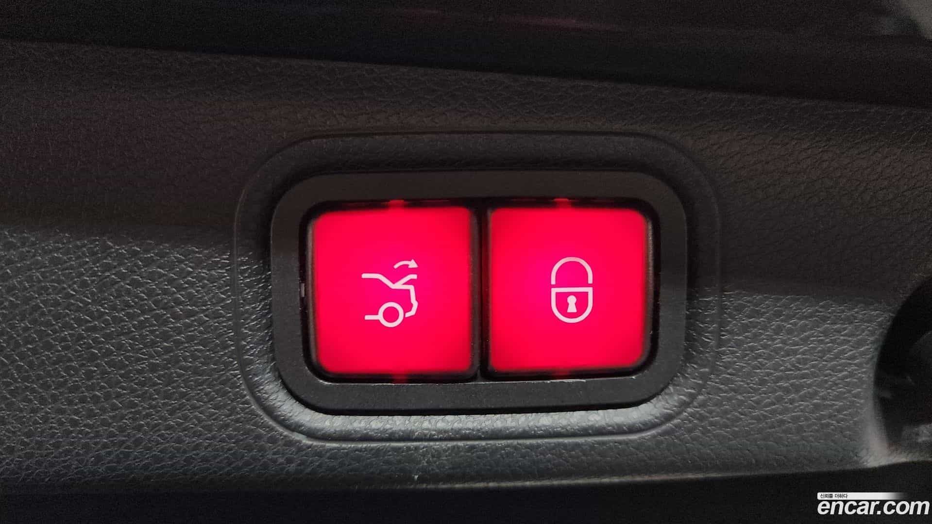 E-Class Mercedes-Benz 2018.10-OPTION-024